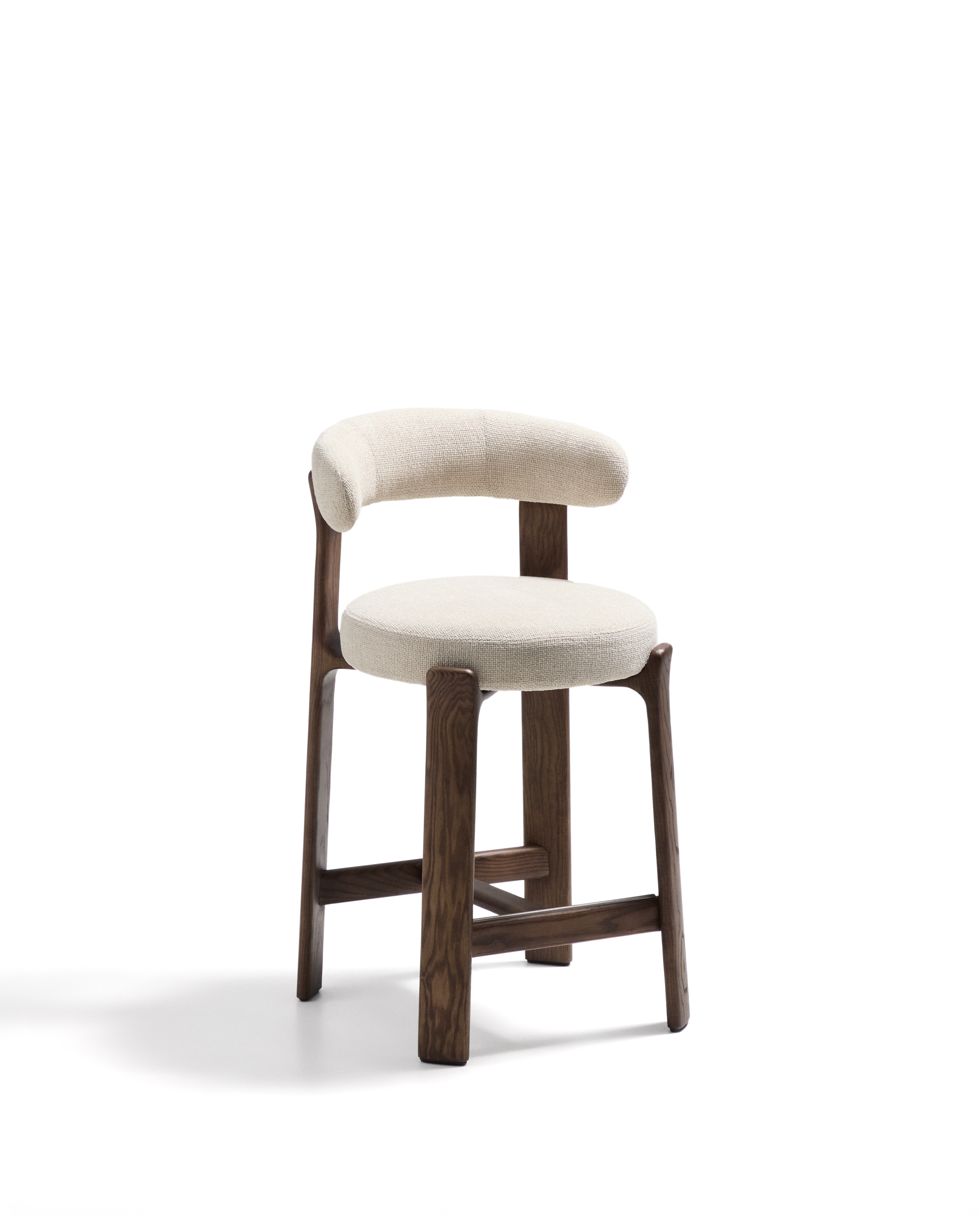 Полубарный стул Granite из бежевой синели и ясеня с отделкой орех 65 см La Forma (ex Julia Grup)