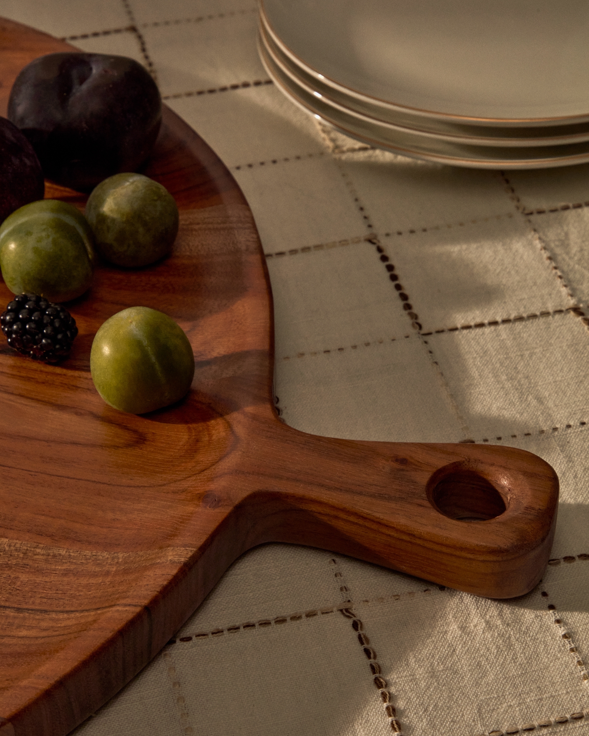 Большая круглая сервировочная доска Eitene из акации La Forma (ex Julia Grup)