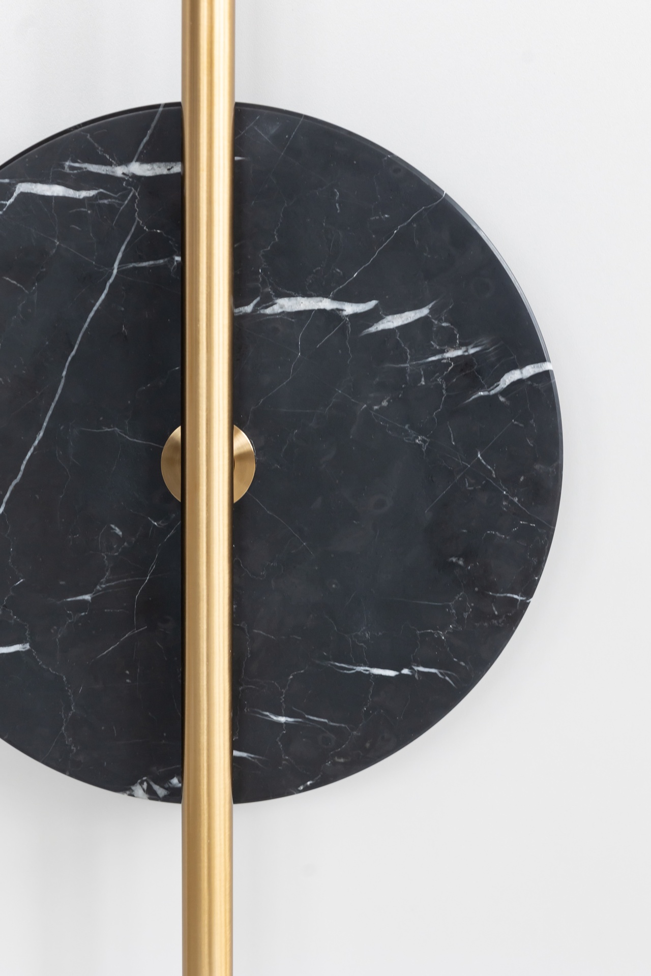 Бра Point латунный металл с диском из черного мрамора Aromas del Campo