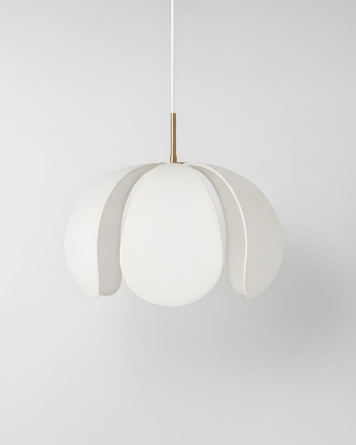 Золотой подвесной светильник Флэк с белым абажуром Louvre Home LPN080825SWL