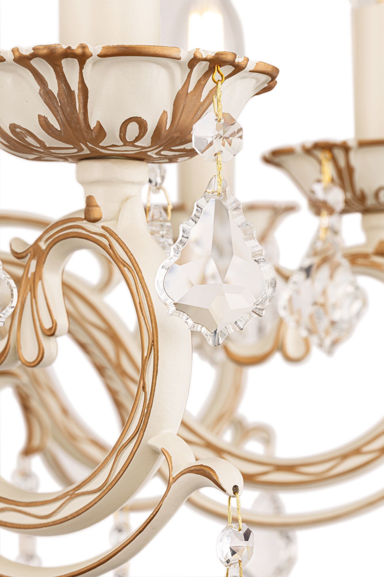 Люстра Maytoni ARM245-06-W