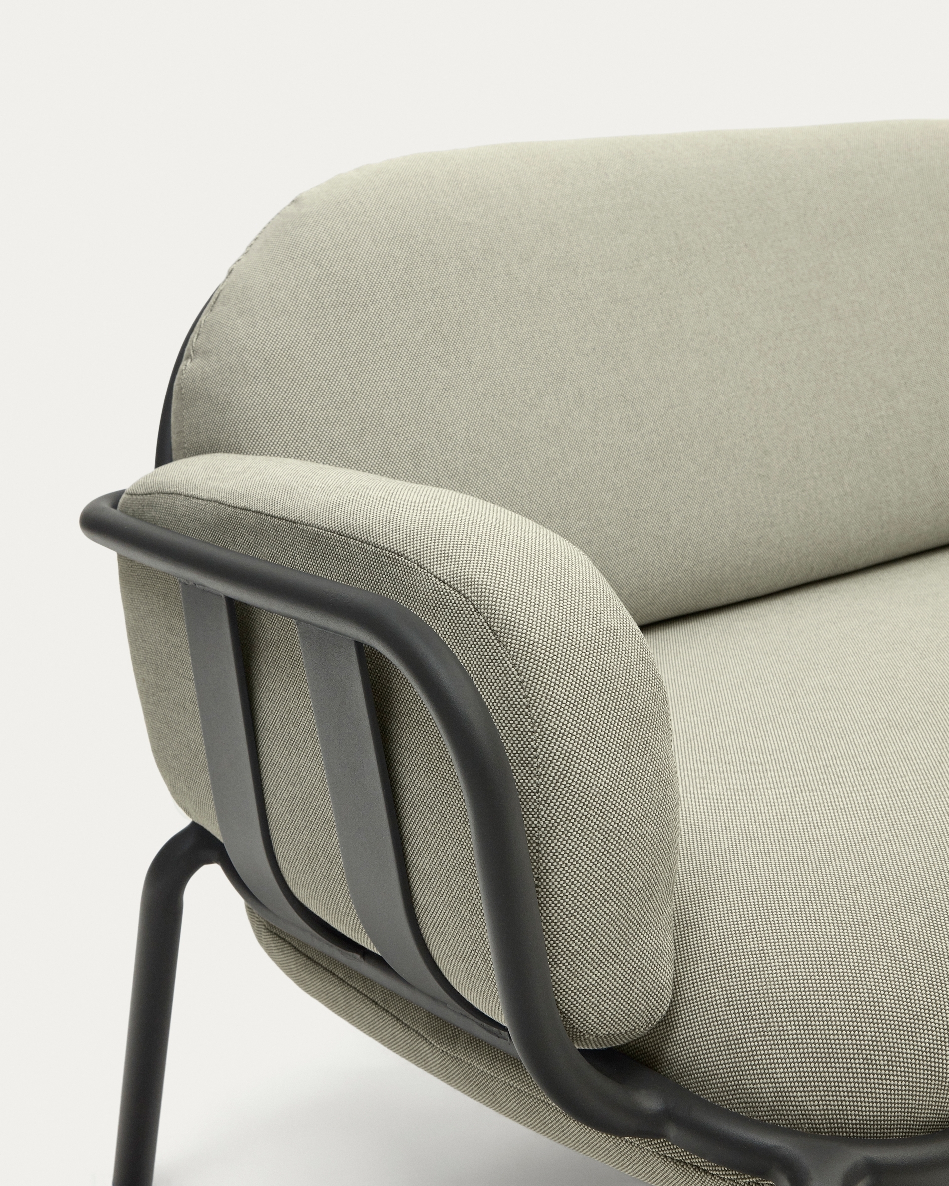 Трехместный уличный диван Joncols бежевый с графитовыми алюминиевыми ножками 225 см La Forma 480965