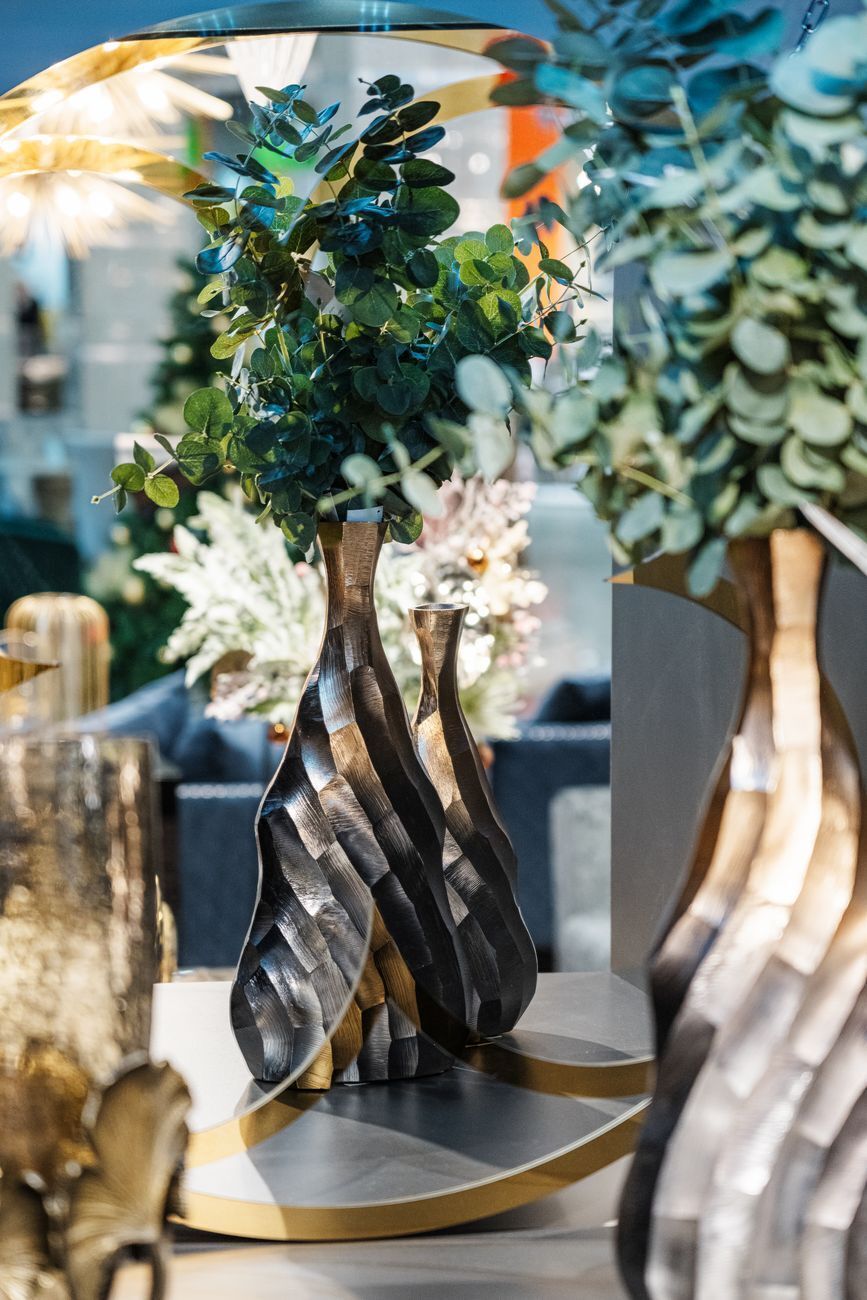 Ваза металлическая черно-золотистая Garda Decor 71PN-1232