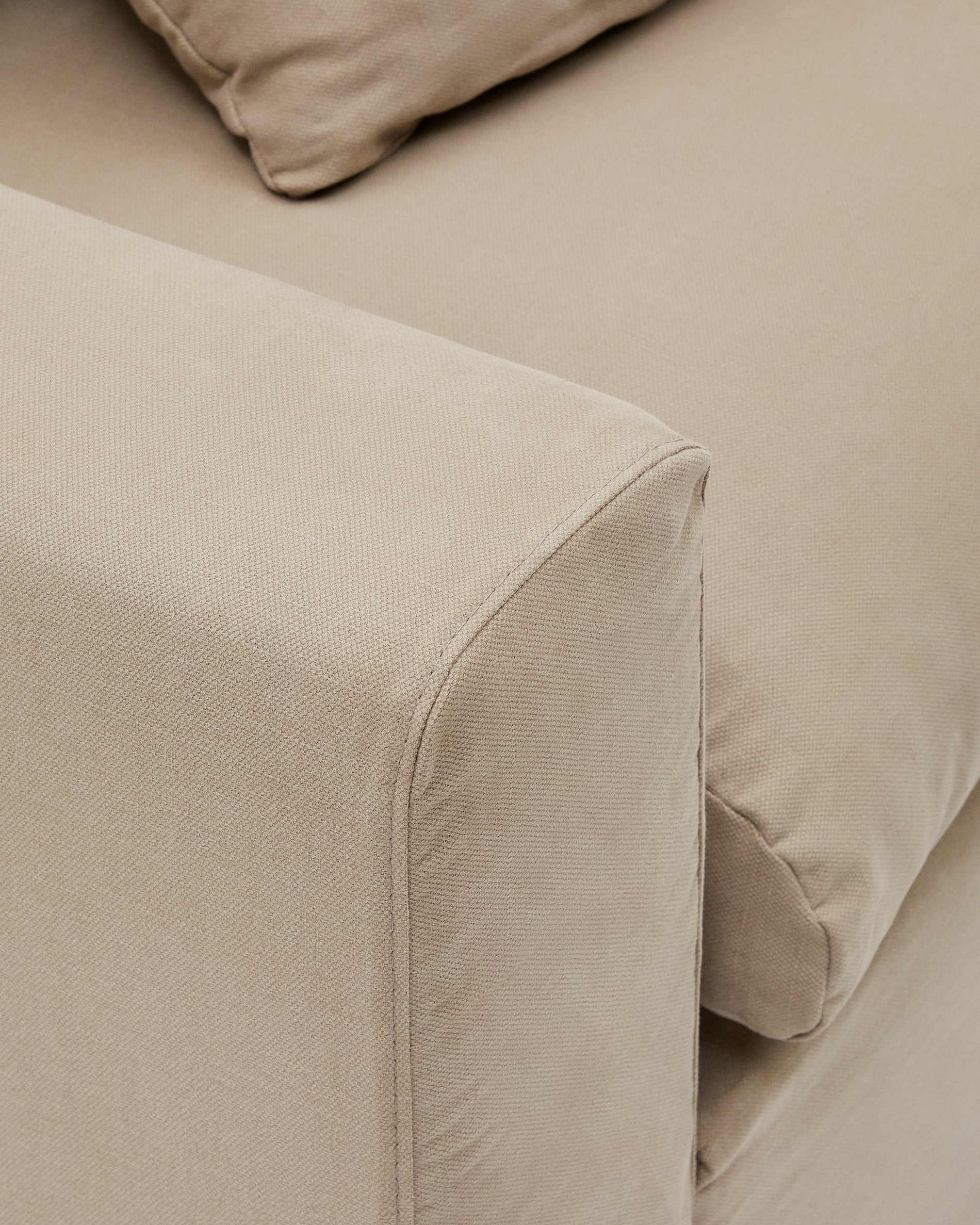 A cover designed to keep your ora sofa in brand-new condition. Made from linen and cotton fabric, i La Forma 193972
