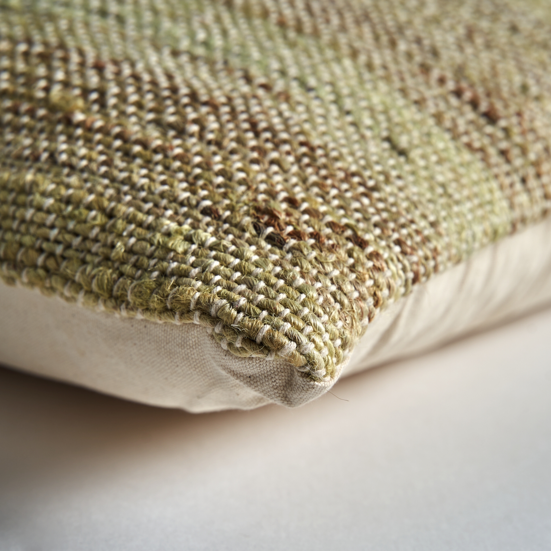 Подушка Keith коричнево-бежевого цвета Vical