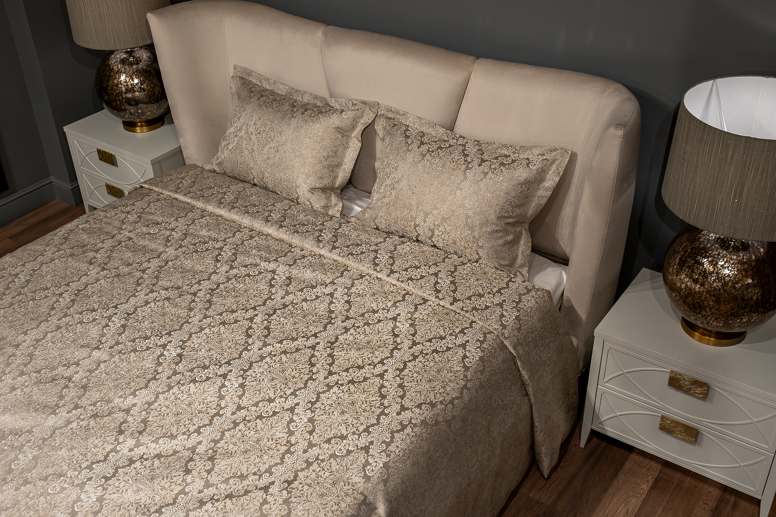 Комплект с покрывалом и двумя наволочками бежевый Garda Decor 121GD-12125