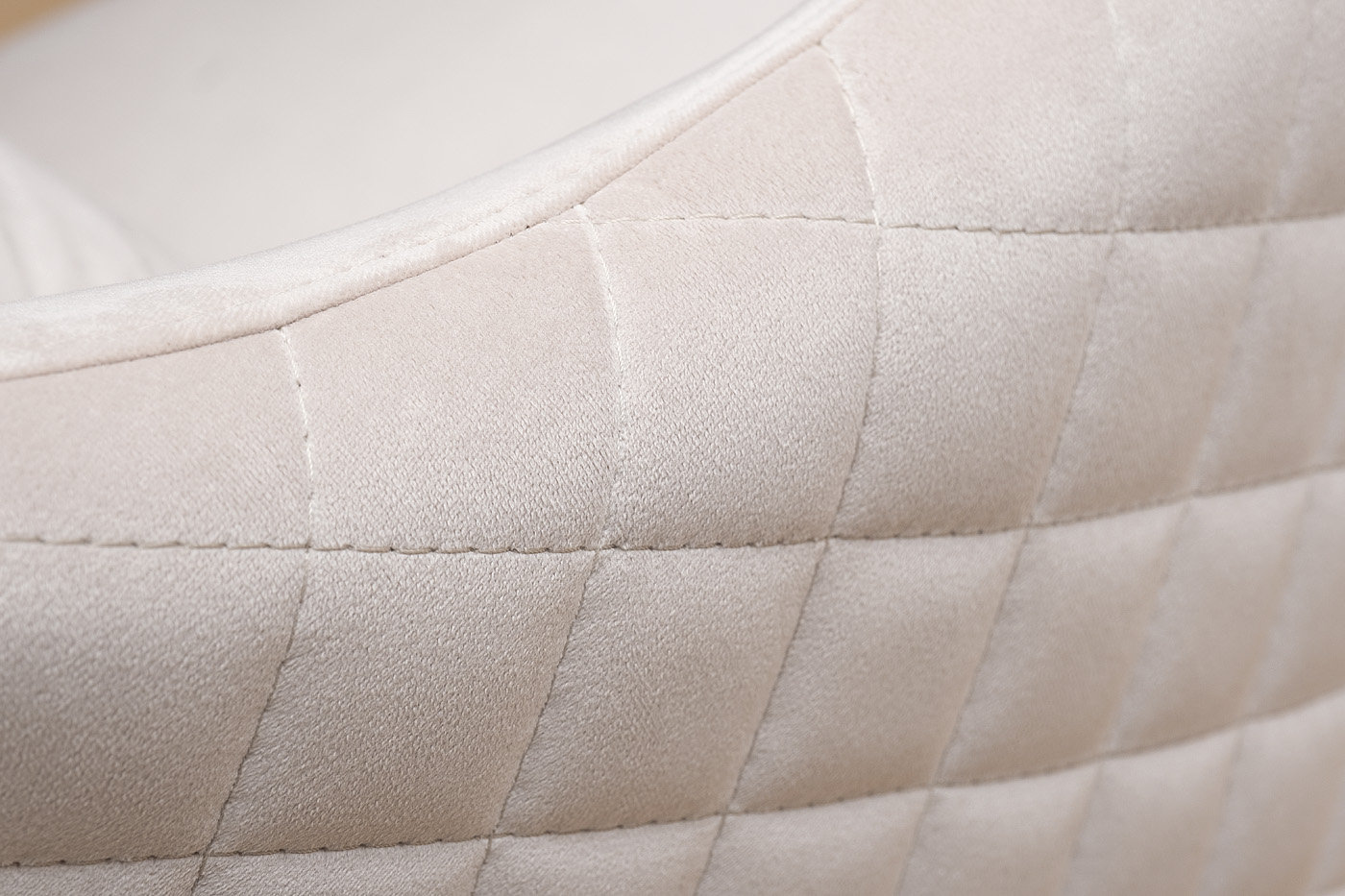 Кресло Verona Basic вращающееся велюровое бежевое Garda Decor VERONA BASIC-Colt002 Кресло Verona Basic вращающееся велюровое бежевое Garda Decor VERONA BASIC-Colt002