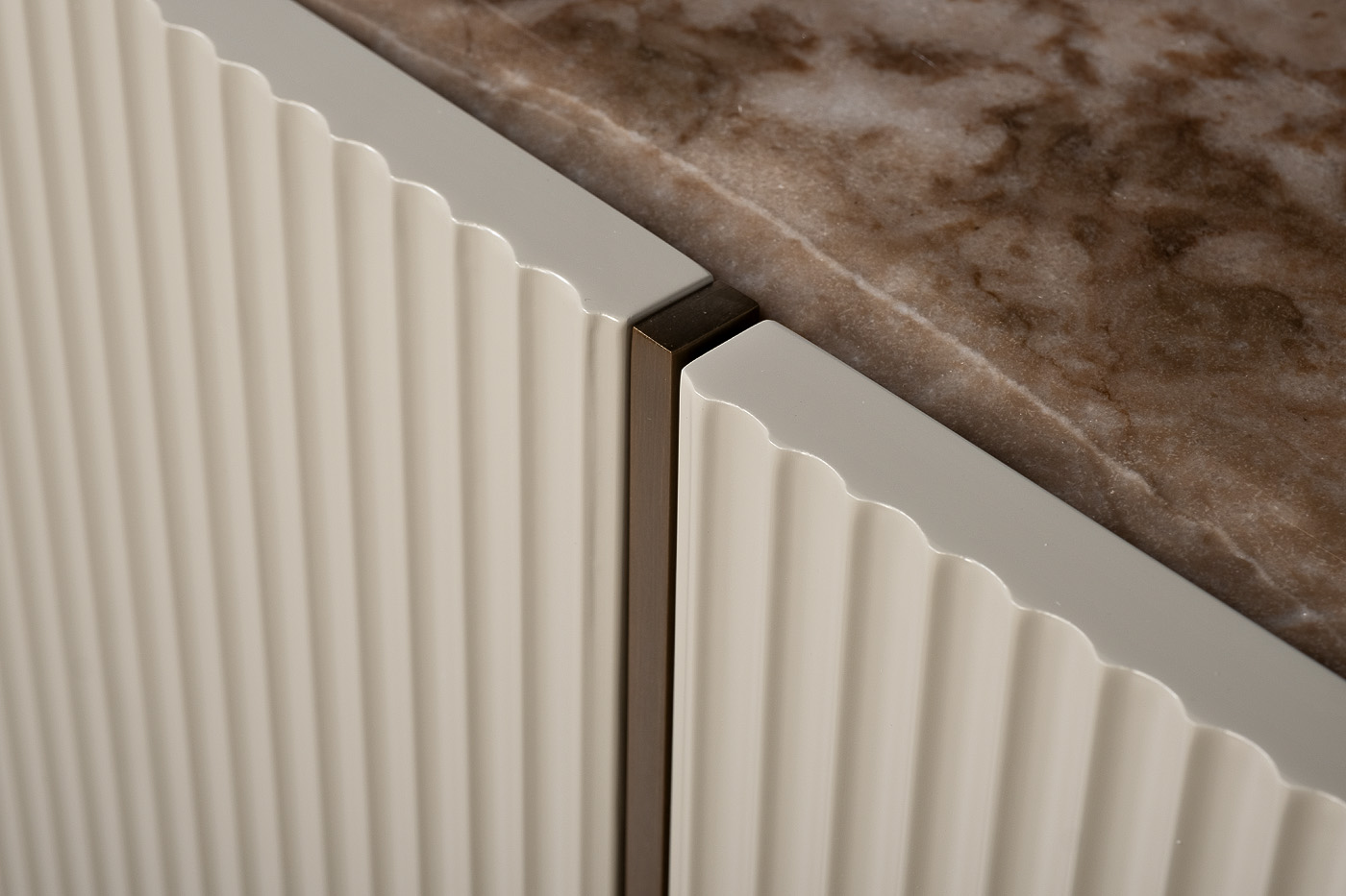 Тумба под телевизор с мраморной столешницей серая Garda Decor 58DB-21630