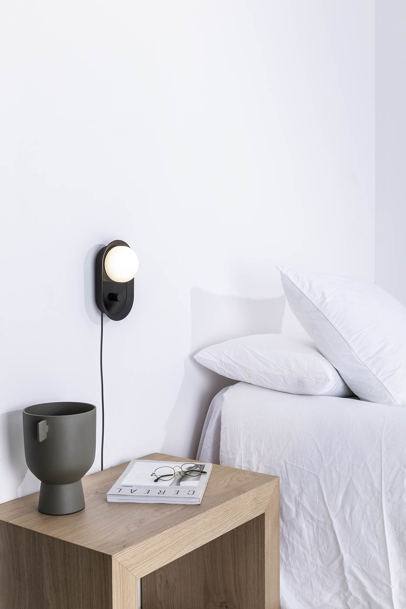 Черный настенный светильник Maya LED 8W 2700K Faro