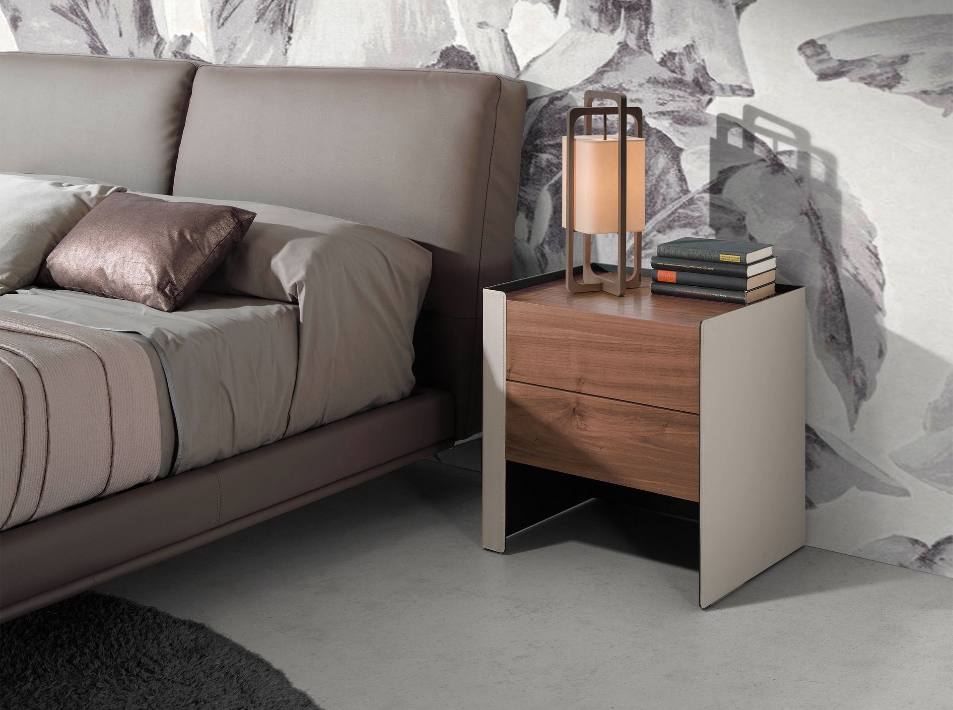 Прикроватная тумбочка MB1802NS / 7118 из кожи и орехового дерева Angel Cerda