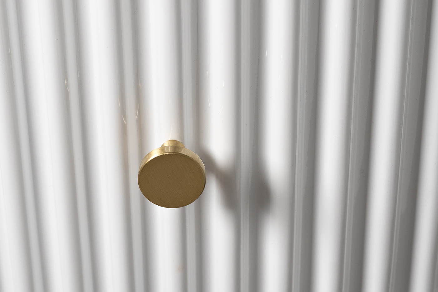 Тумбочка с мя ящиками и мраморной столешницей Garda Decor 77IP-GD009-TUMB/1