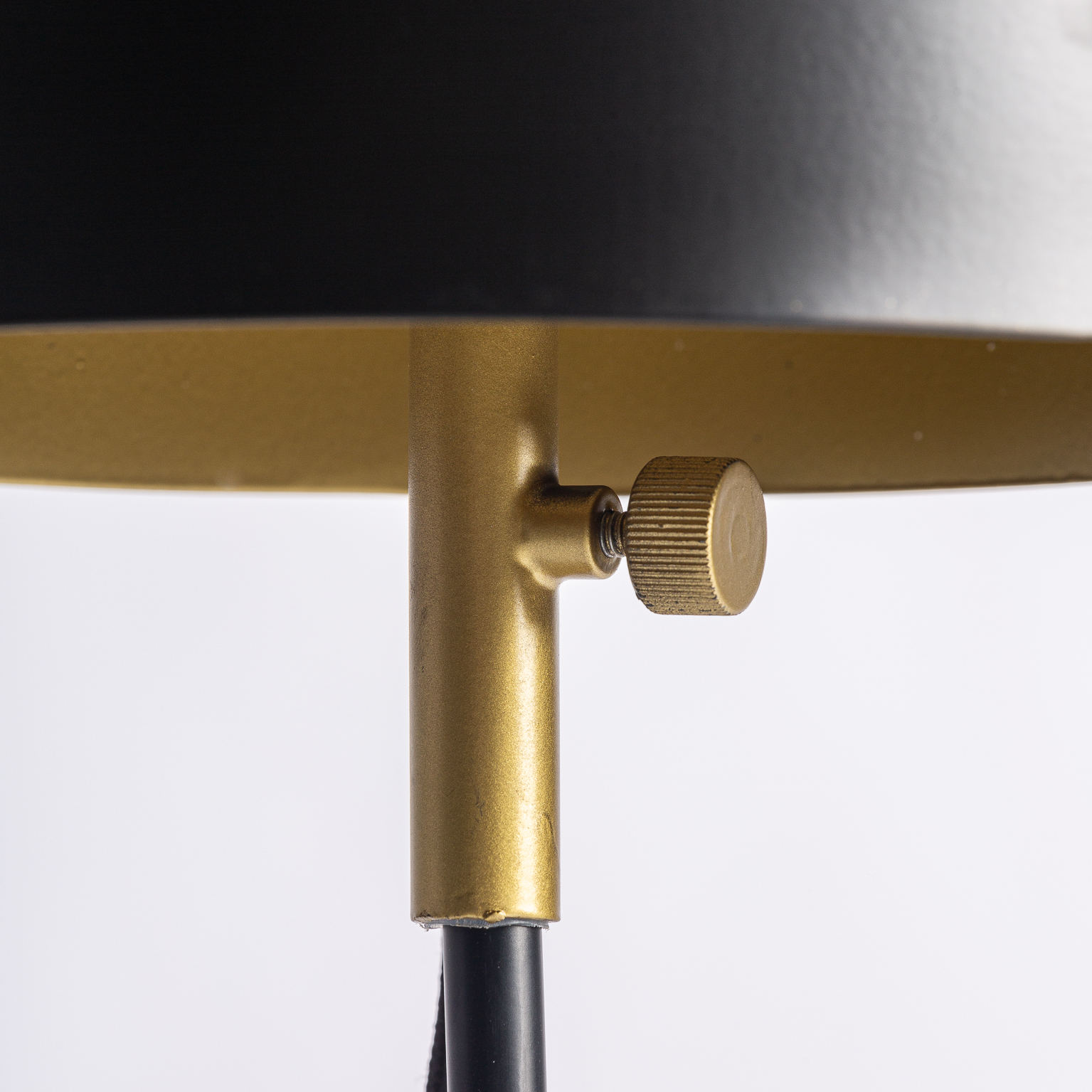 Настольная лампа 28685 черного/золотого цвета Vical