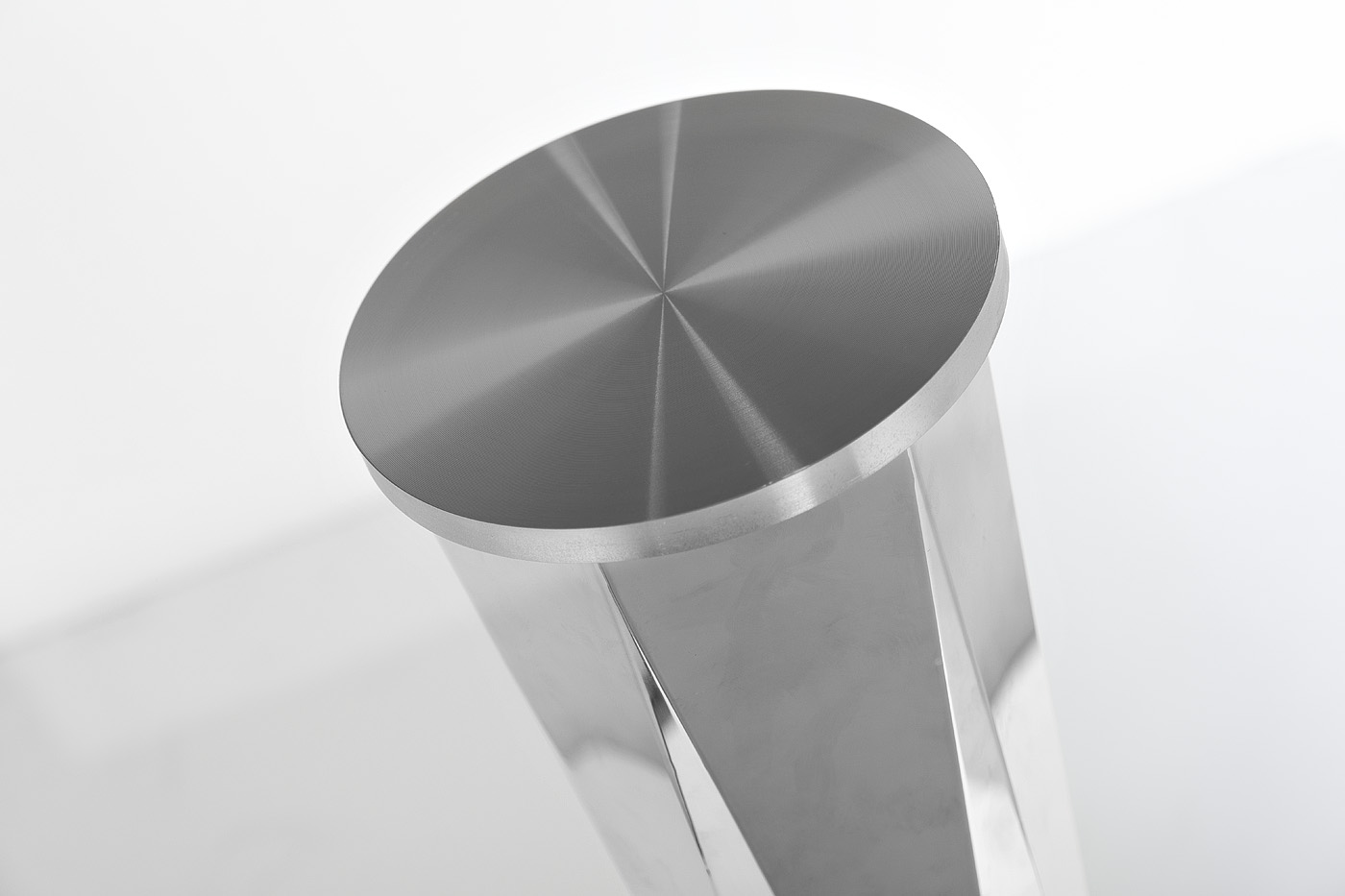 Стол обеденный круглый прозрачное стекло/хром Garda Decor GY-08074