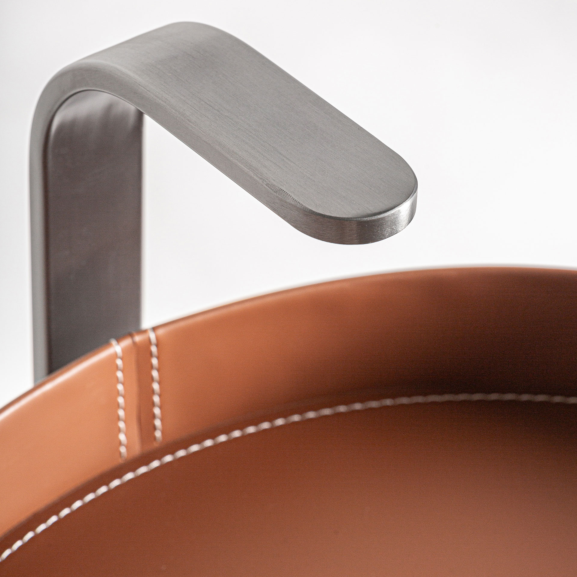 Приставной столик Geisingen коричневый/серебристый Vical