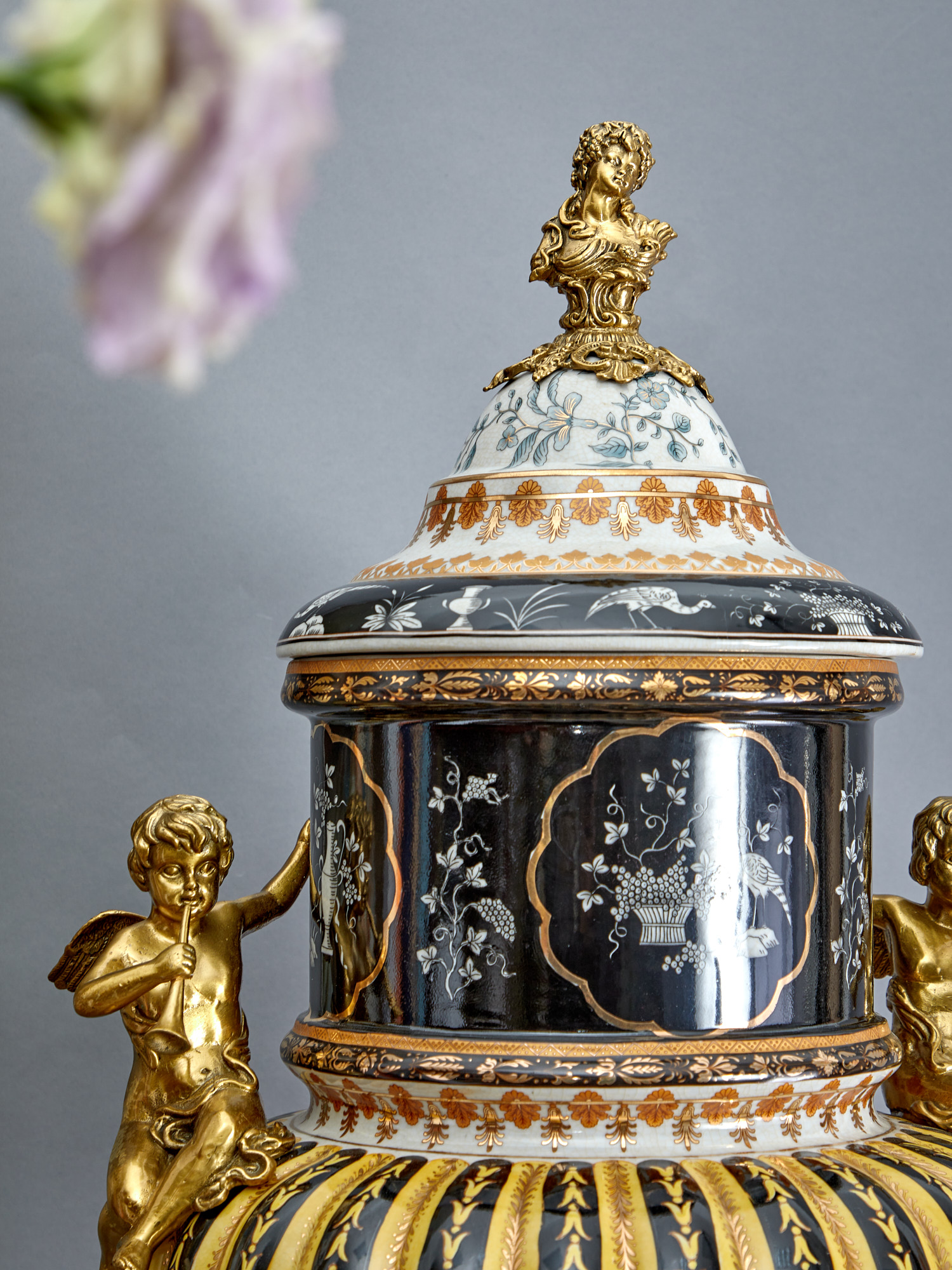 Ваза с крышкой Glasar J880EHC/HX1267