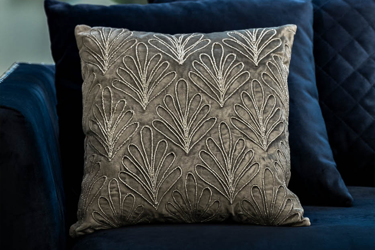 Подушка декоративная с вышивкой Акация серебристая Garda Decor 70SW-12131