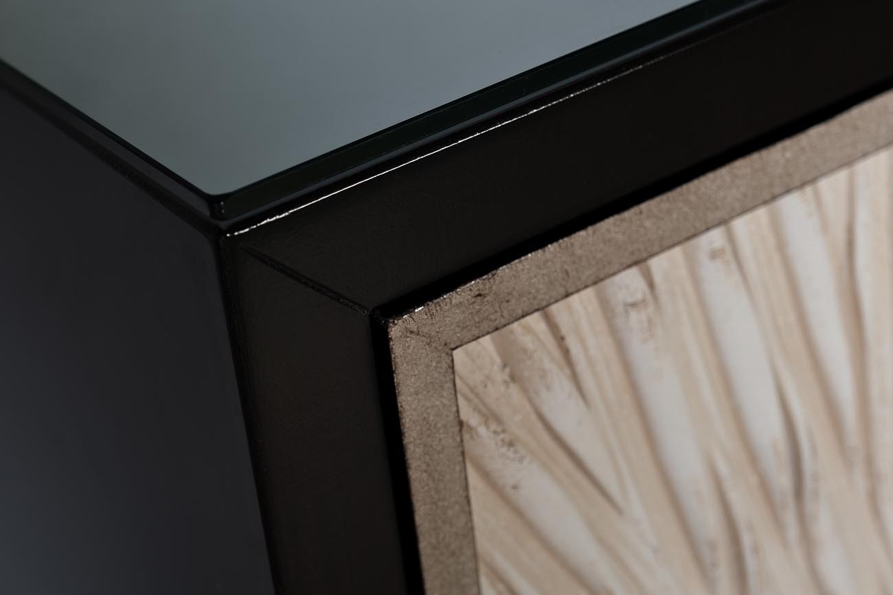 Комод с дверцами на деревянных ножках Garda Decor ART-2921-SA