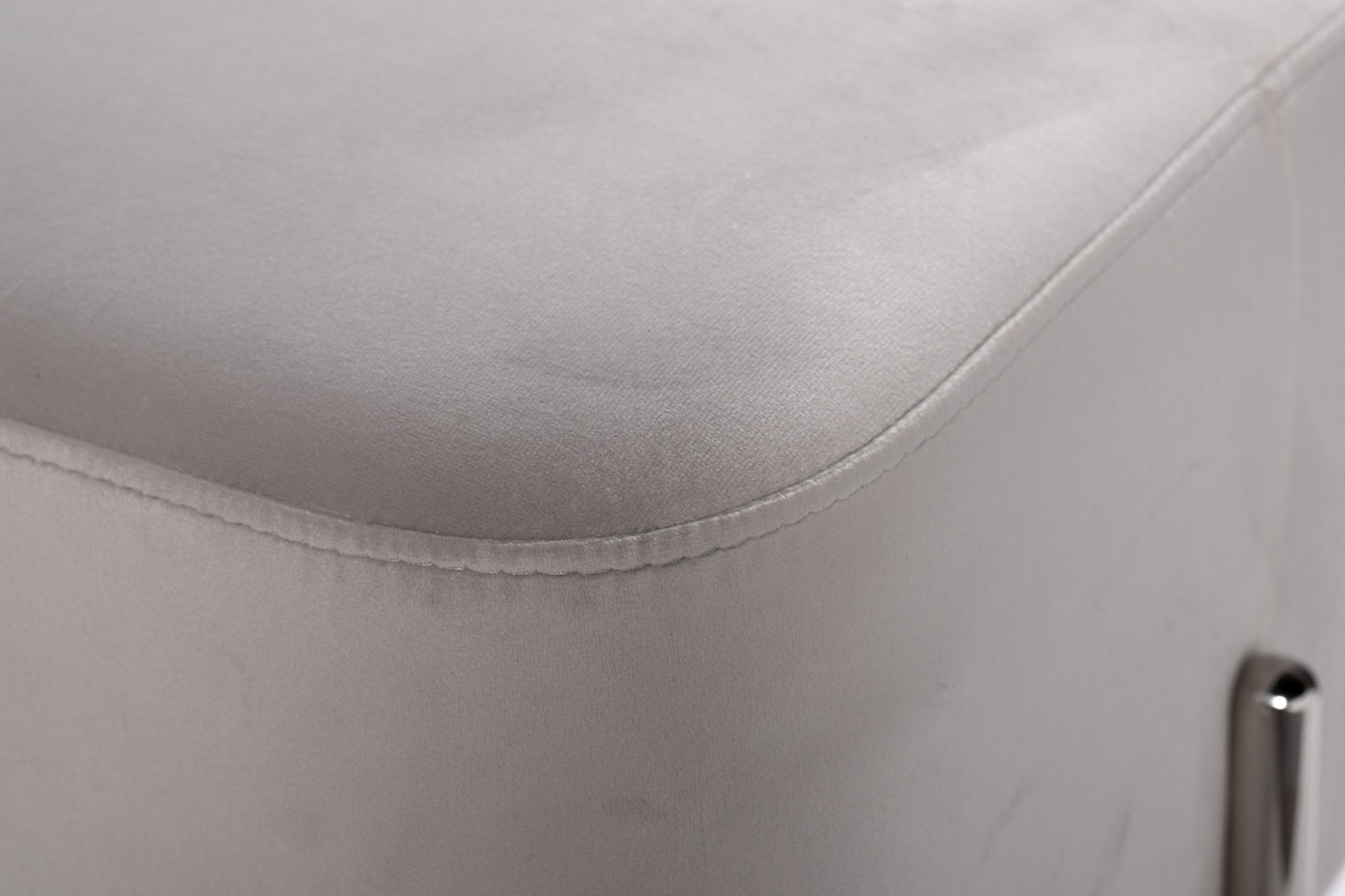 Пуф велюровый светло-серый/хром Garda Decor 76AR-732BAN-SVSER