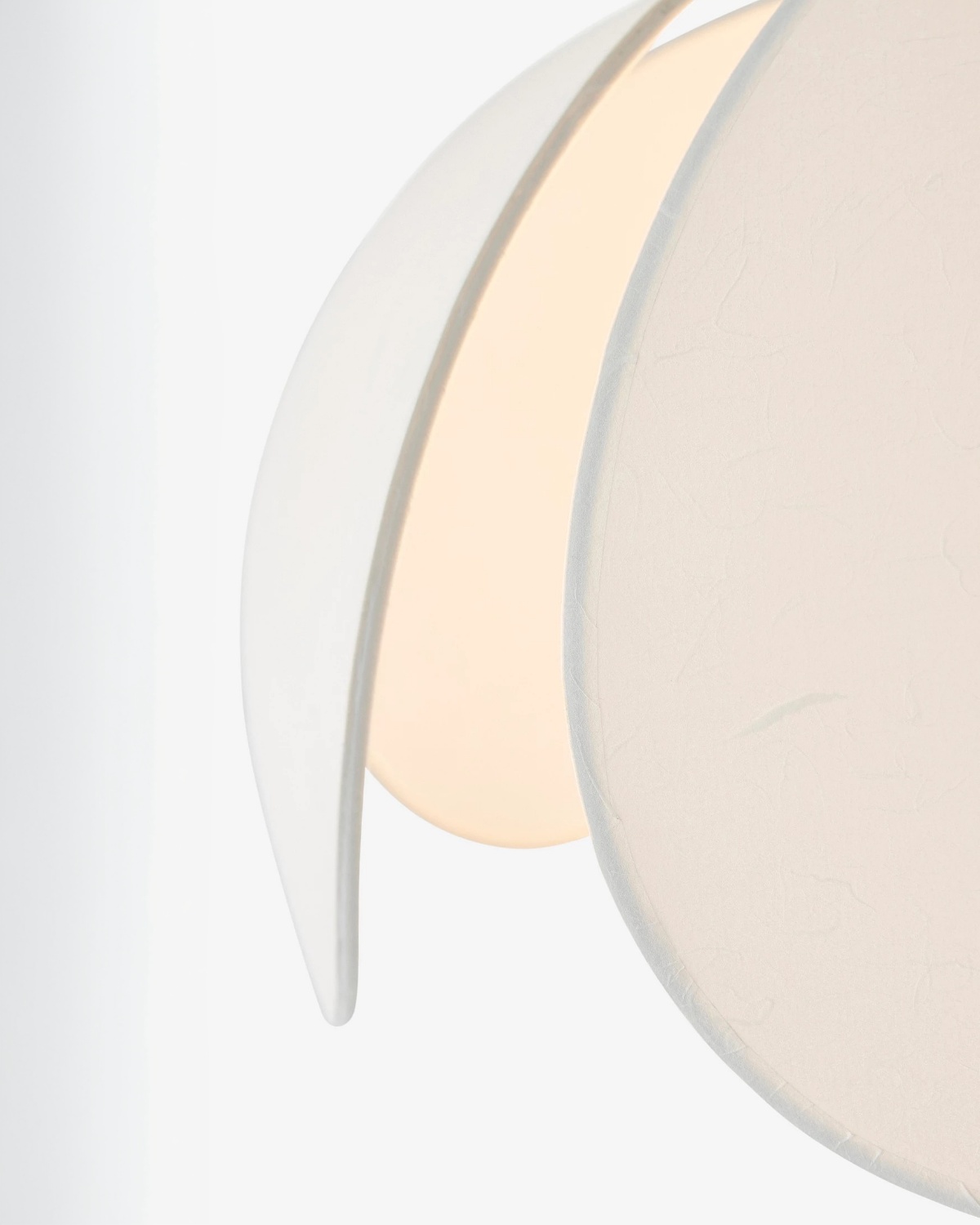 Черный потолочный светильник Флэк с белым абажуром Louvre Home LFM110825SWL