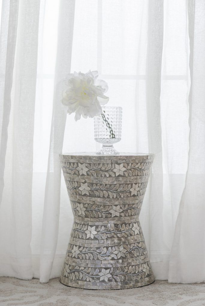 Столик акцентный с отделкой из раковин устриц Glasar 49922