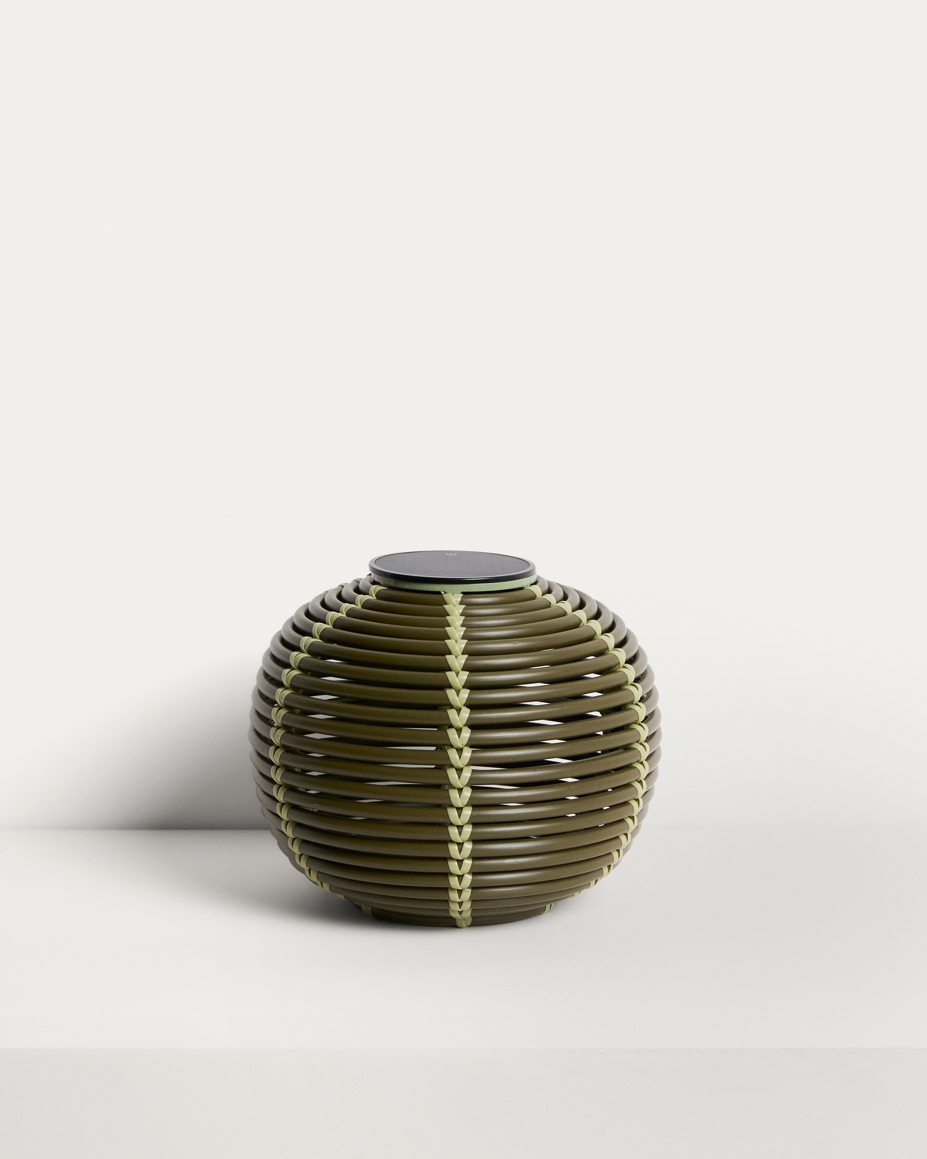 Уличный светильник Garoina солнечных батареях из искусственного ротанга зеленого цвета, 35 см La Forma 482596