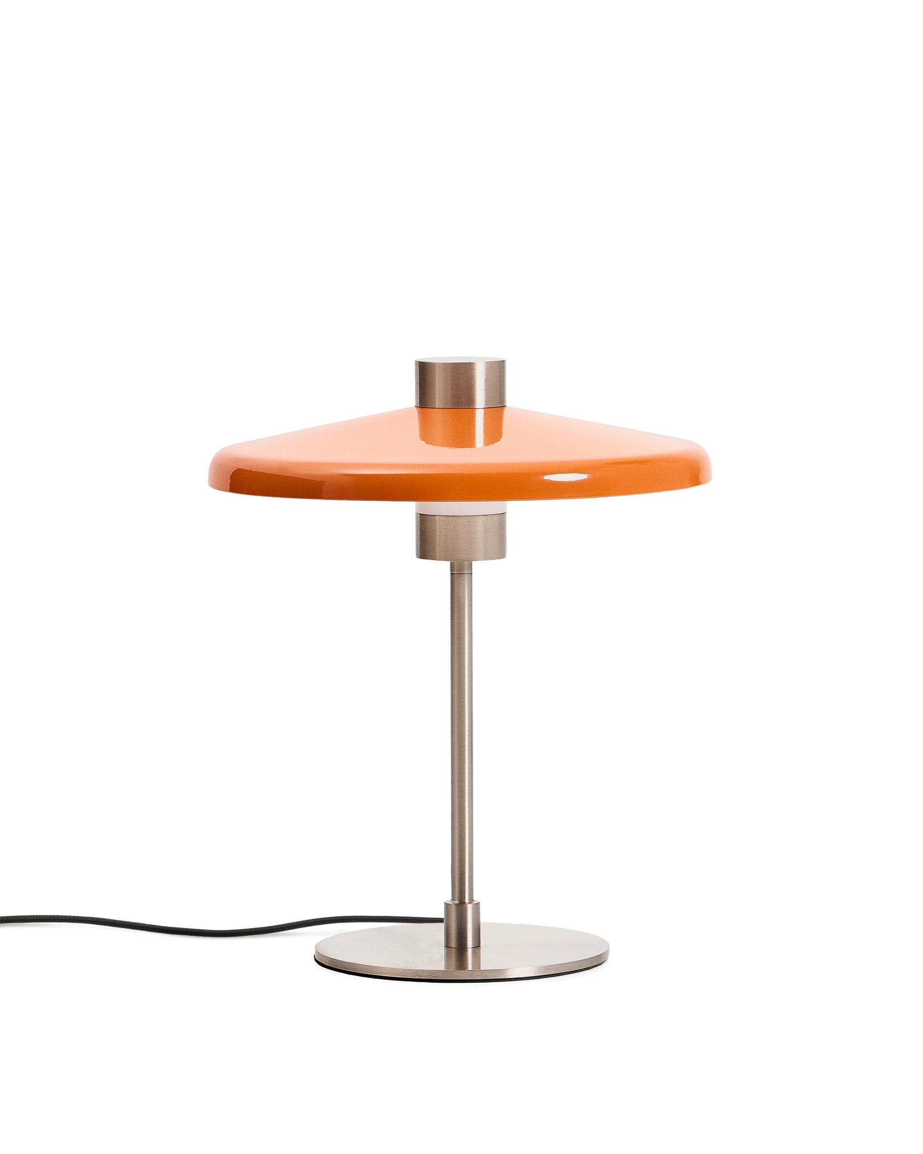 Настольная лампа Nuvira из светло-серого матового металла с оранжевым абажуром La Forma (ex Julia Grup)