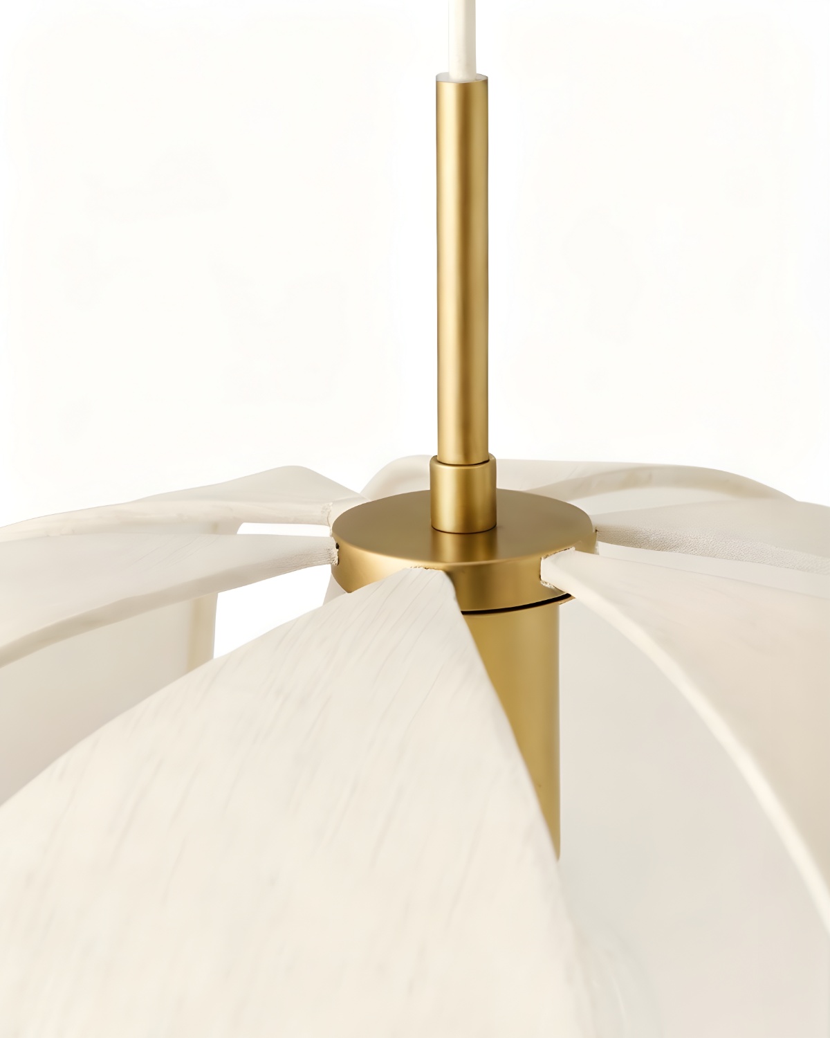 Золотой подвесной светильник Флэк с бежевым абажуром Louvre Home LPN070825SWL