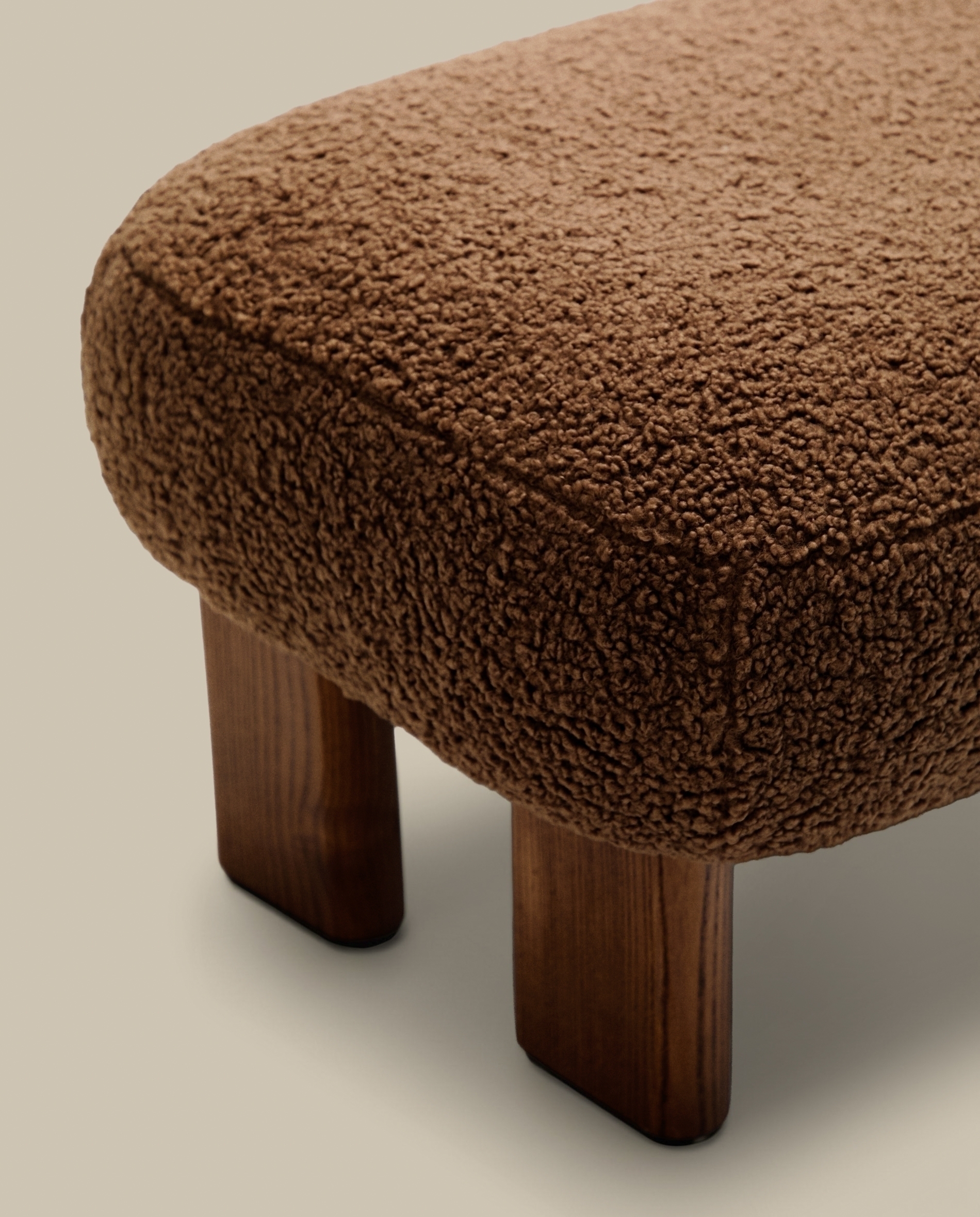 Пуф Cabana Taupe Boucle с ножками в отделке орех 65x55,4 La Forma (ex Julia Grup)