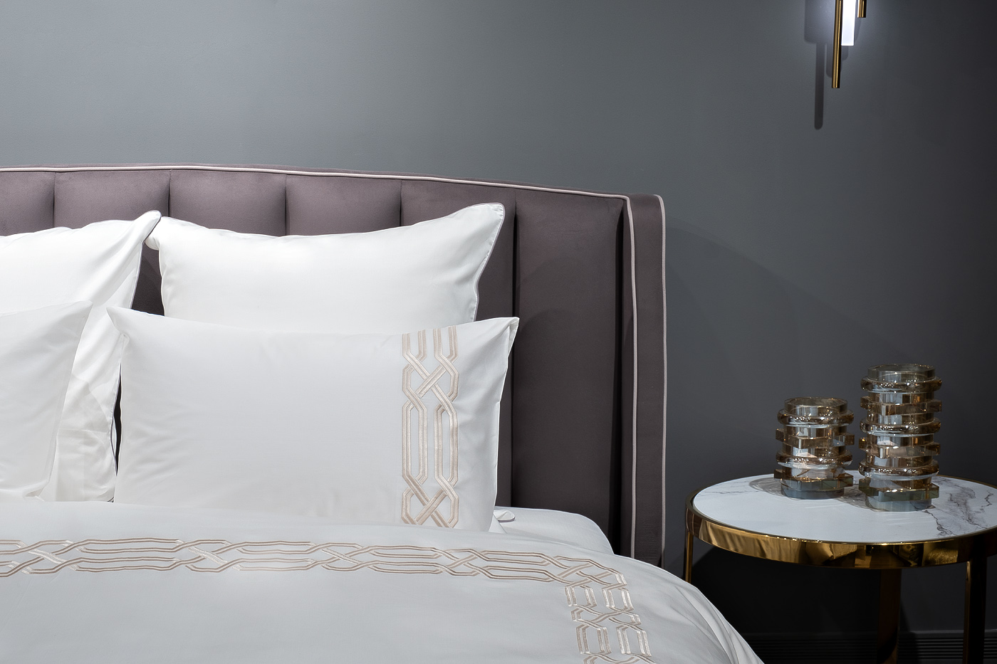 Комплект постельного белья Паллада с вышивкой кинг сайз золотой Garda Decor 175SMR-17505