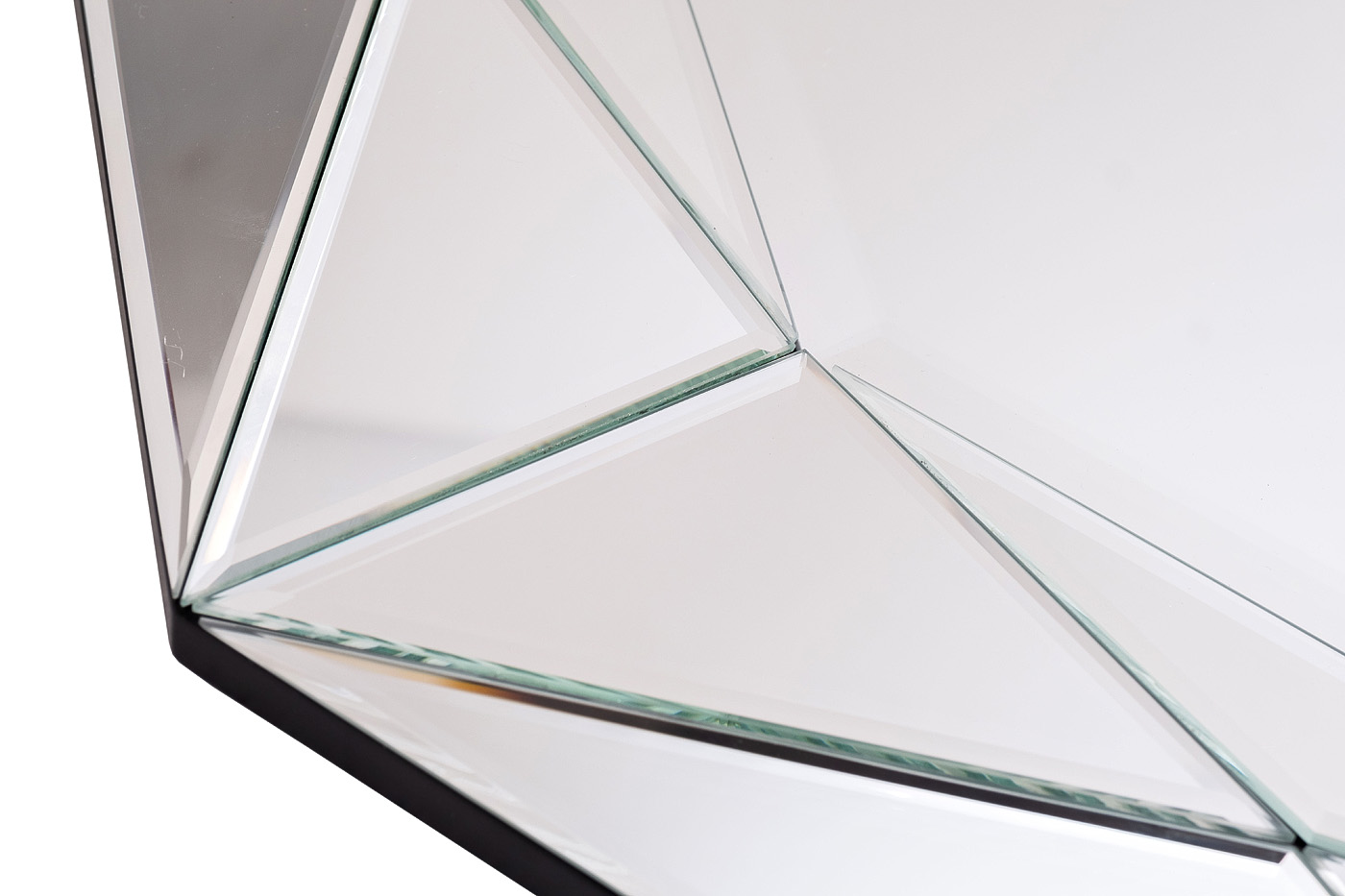 Зеркало круглое в объемной раме Garda Decor KFG157