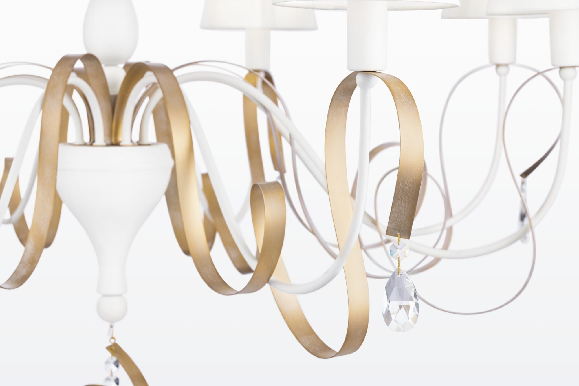 Люстра Maytoni ARM010-08-W