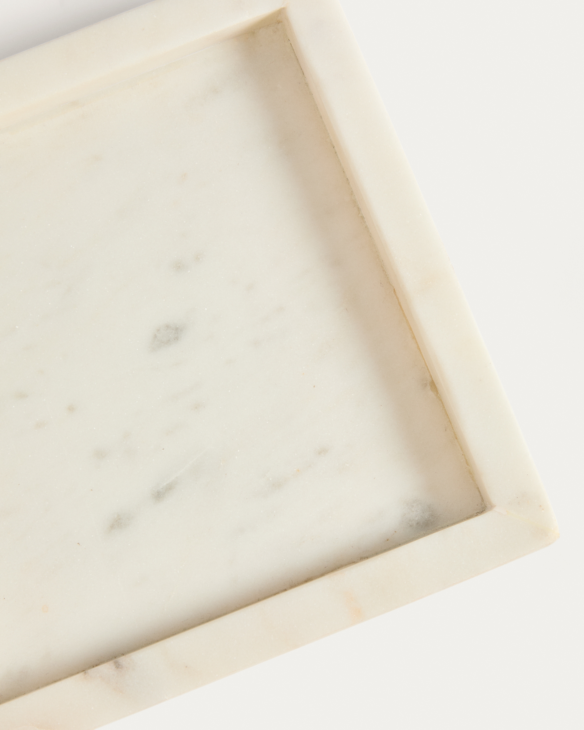 Поднос Serela из белого мрамора 18 x 18 см La Forma 437028