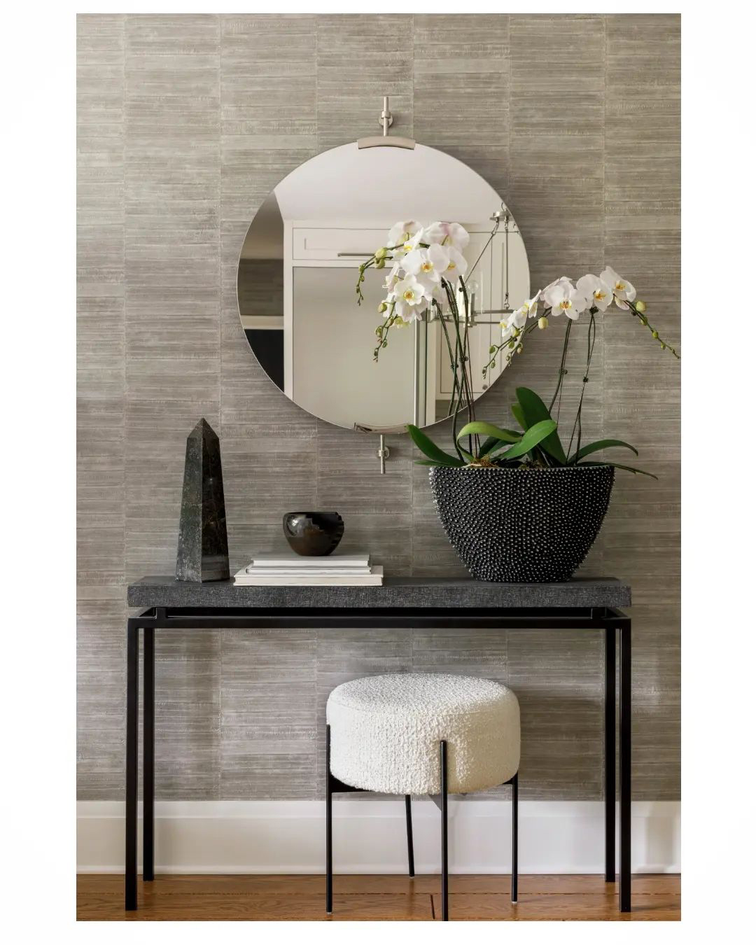 Серебряное настенное зеркало Олеан Louvre Home LHDWM281323ZYH