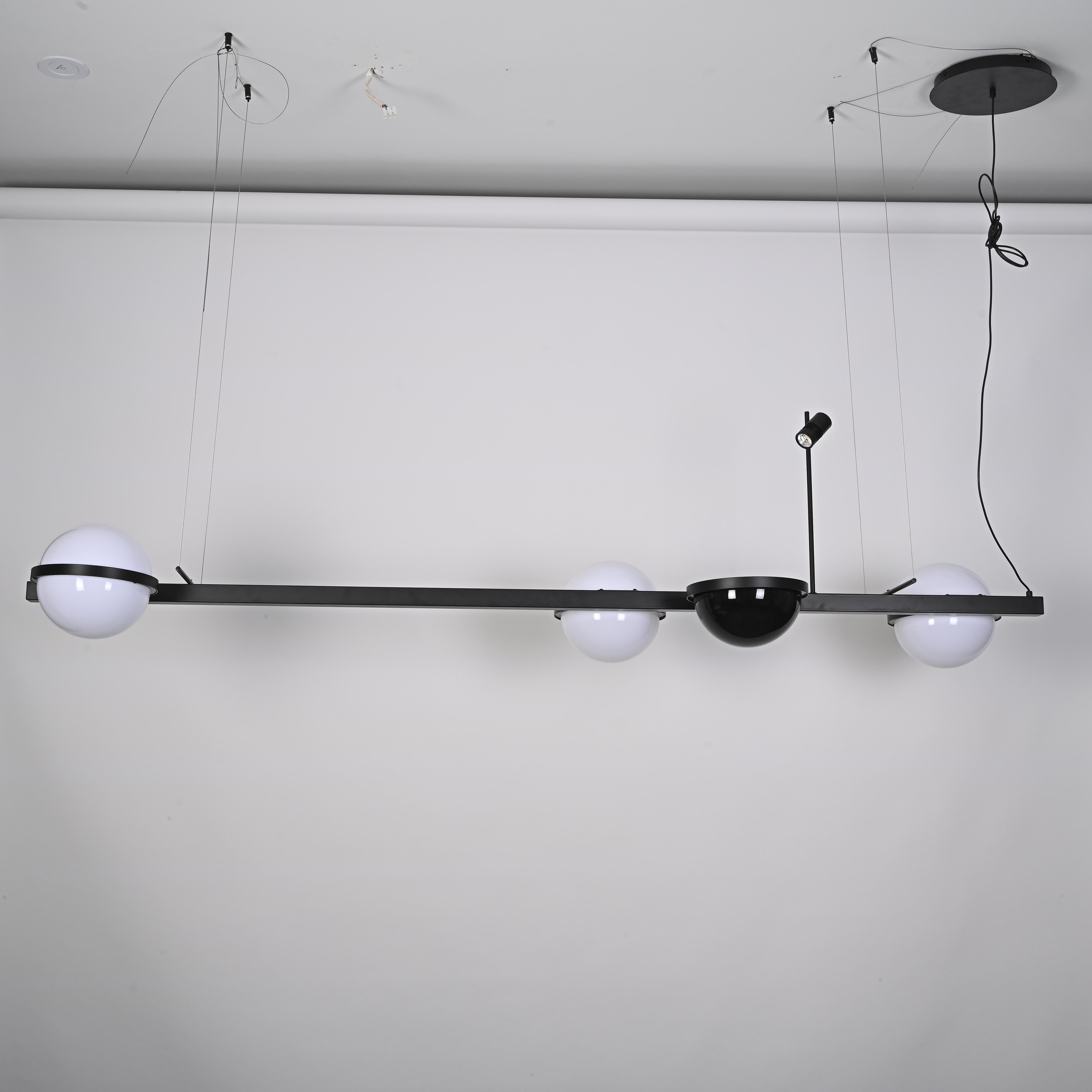 Реечный Подвесной Светильник Palma Wall Lamp 3 Шара + 1 Вазон Горизонтальная By Imperiumloft