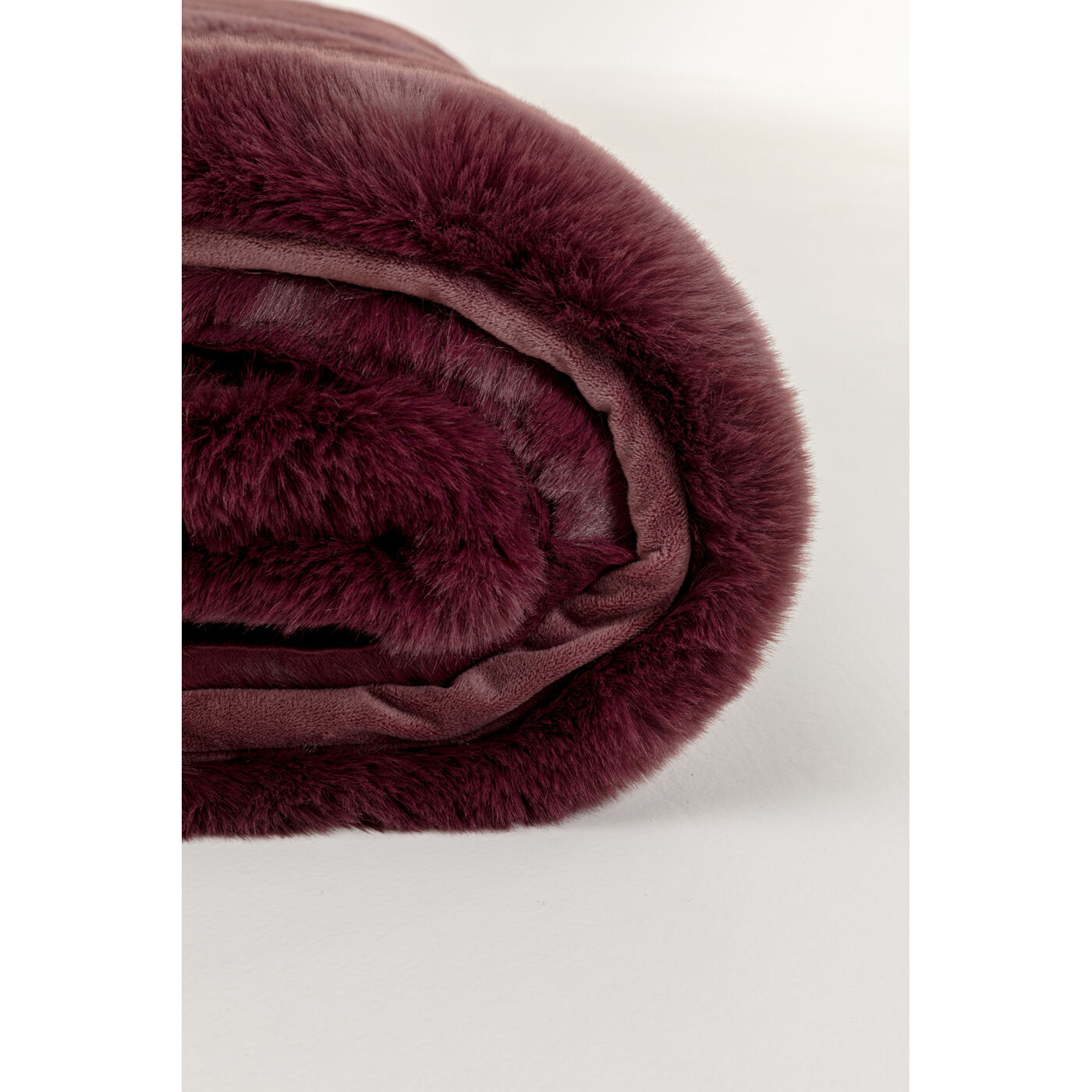 Плед Mika Aubergine 150x200cm KARE 57530