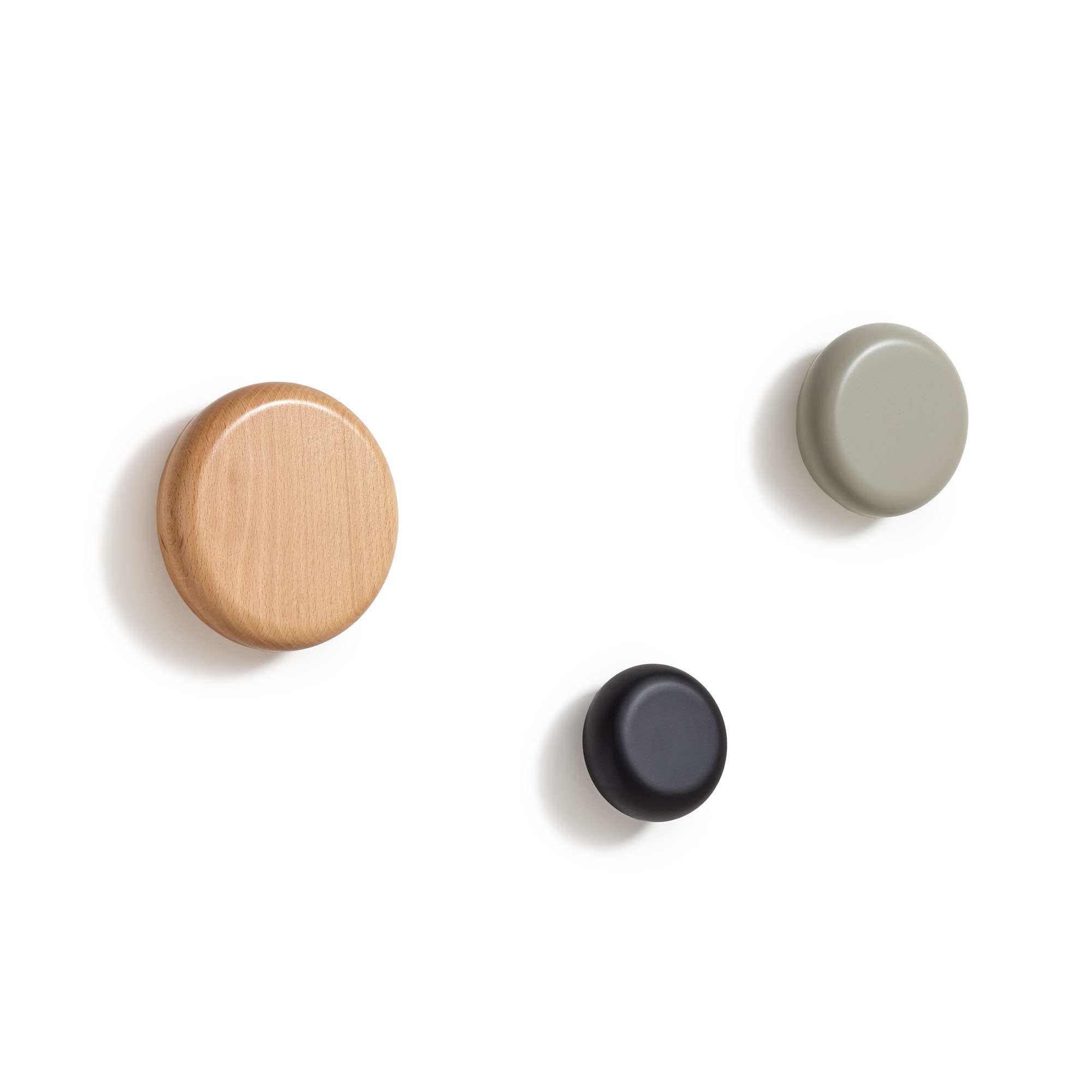 Nadue Набор из 3 настенных крючков из массива бука с натуральной, серой и черной отделкой La Forma (ex Julia Grup)