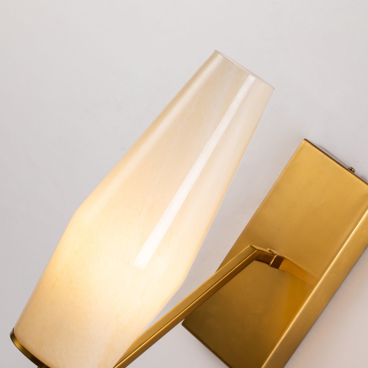 Настенный светильник Favourite 2872-1W