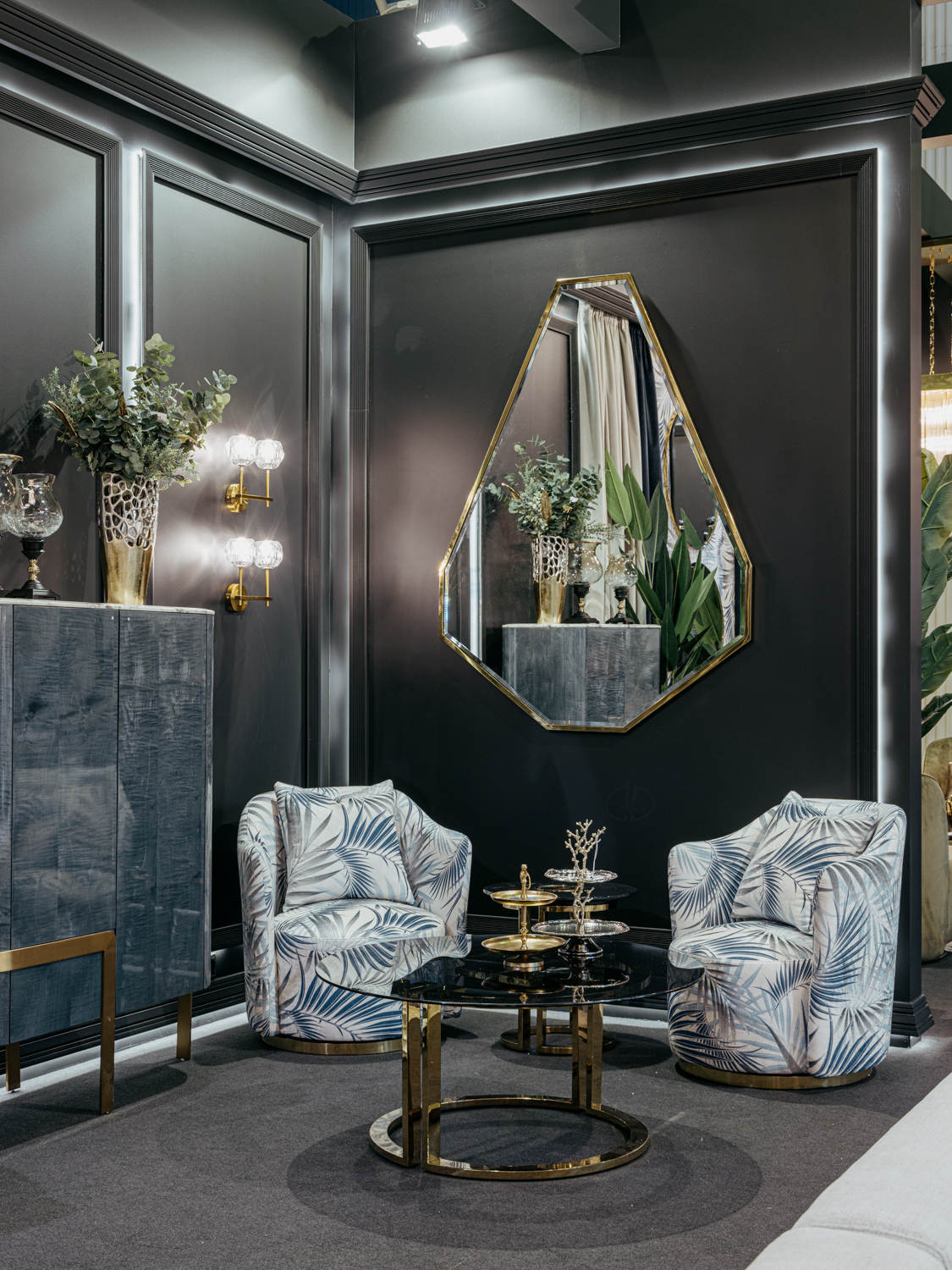 Зеркало в металлической раме (золото) Garda Decor KFG088