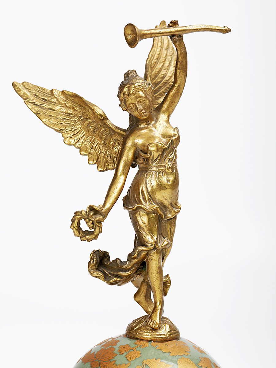 Фигурка Ника на шаре Glasar B948EC/NB4199