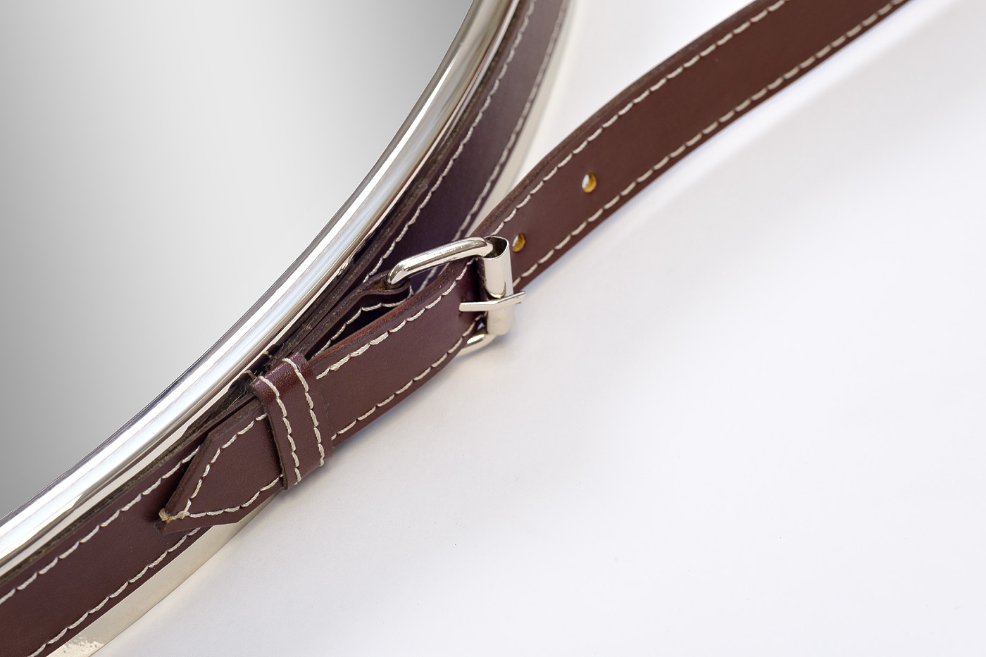 Зеркало круглое на кожаном подвесе (хром) Garda Decor 79MAL-9190-116NI