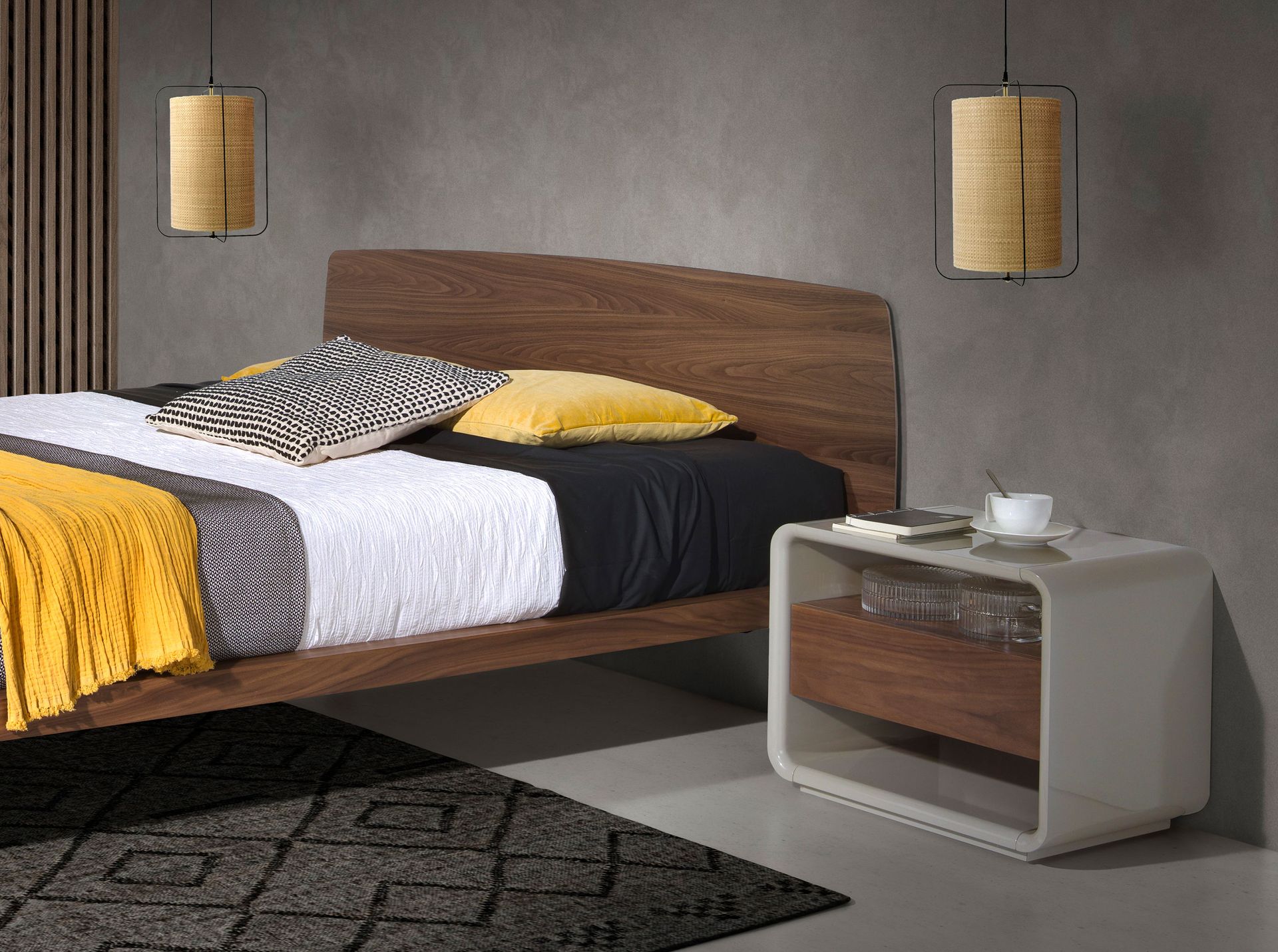 Прикроватная тумбочка 7134/MB2202NS из ореха и лакированного МДФ Angel Cerda