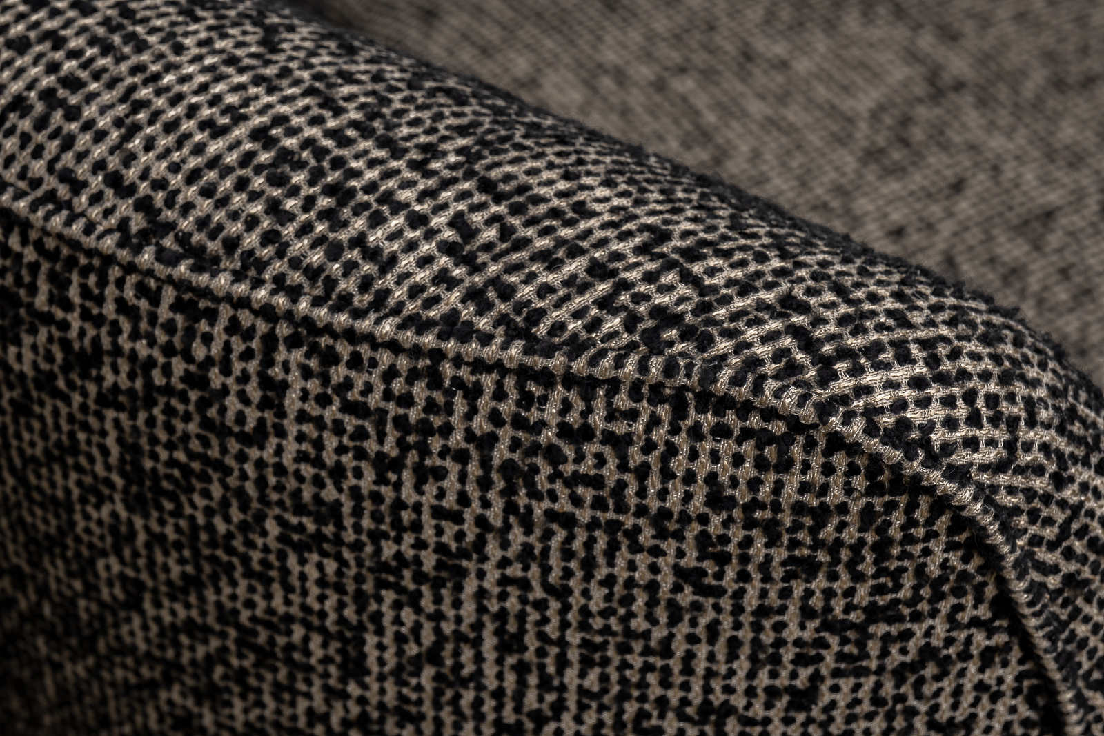 Кресло GD/Rivoli поворотное рогожка черно-золотое Santo302-CHZOL 73*80*74 Garda Decor GD/RIVOLI-K-Santo302-CHZOL