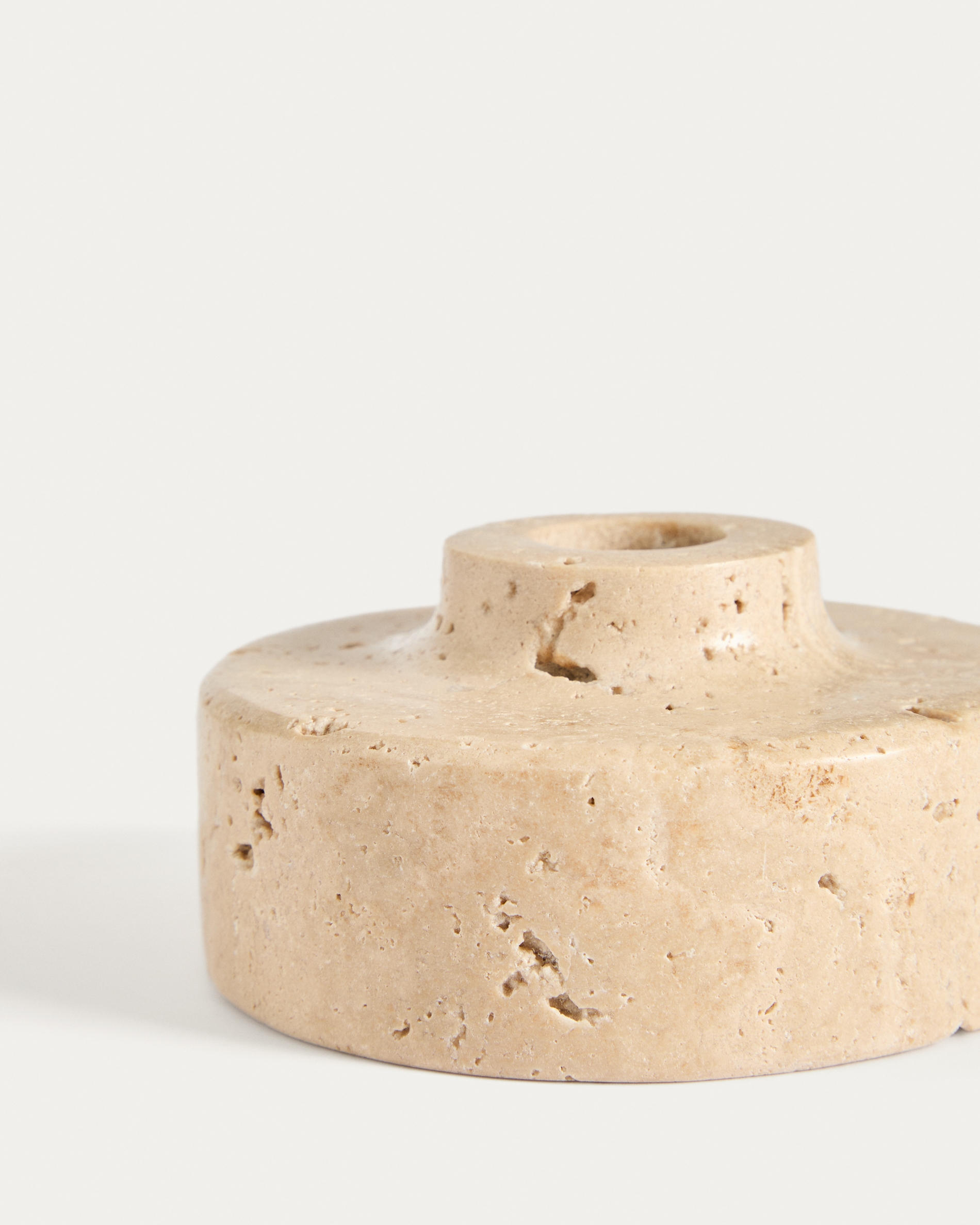 Подсвечник Zalvori из травертина 6 см La Forma (ex Julia Grup)