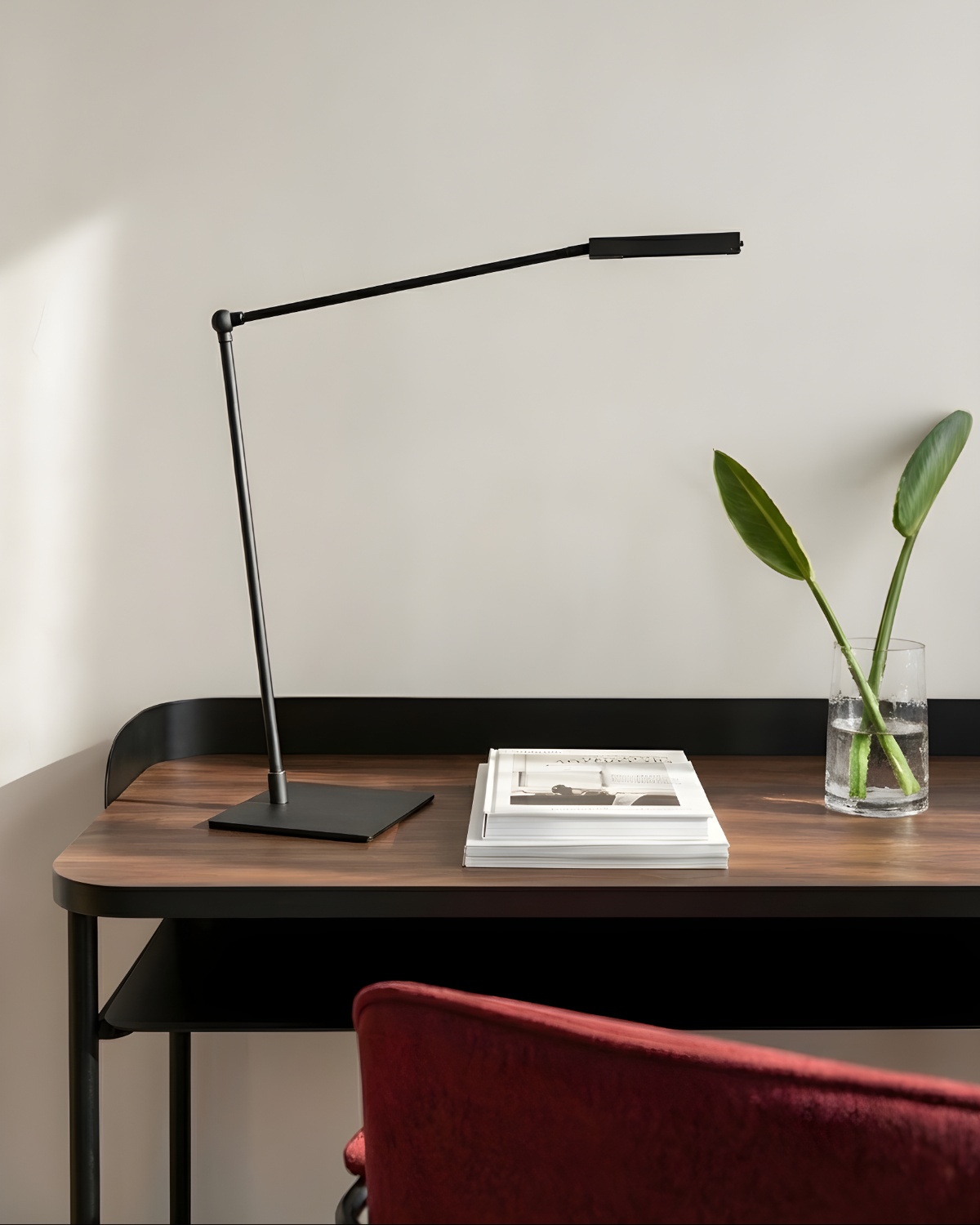 Черная настольная лампа Уве Louvre Home 21005-1TA