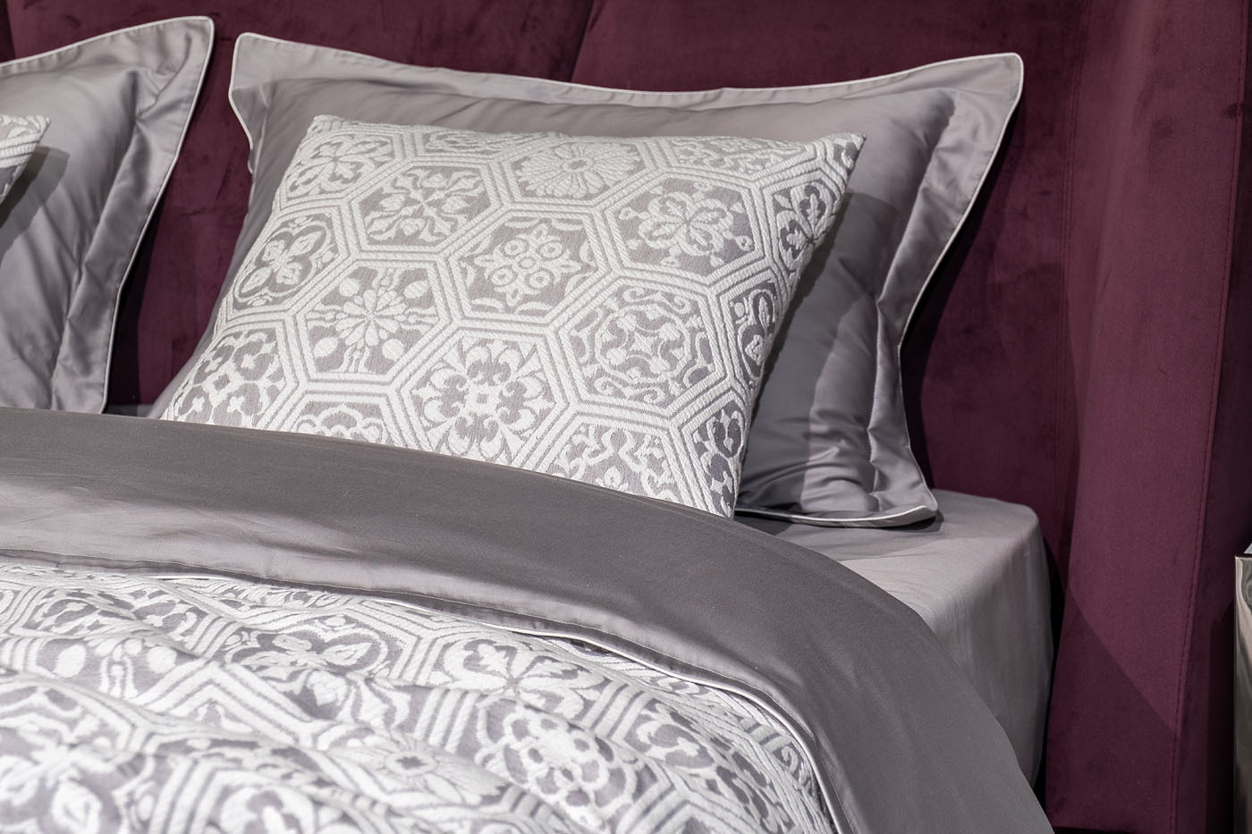 Наволочка декоративная "Ажур" 50х50см серая Garda Decor 16AMR-MTS5050-NAV SER