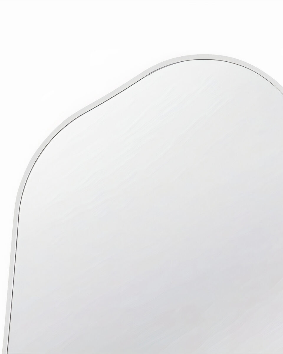 Белое настенное зеркало Нора Louvre Home DWM020824PND