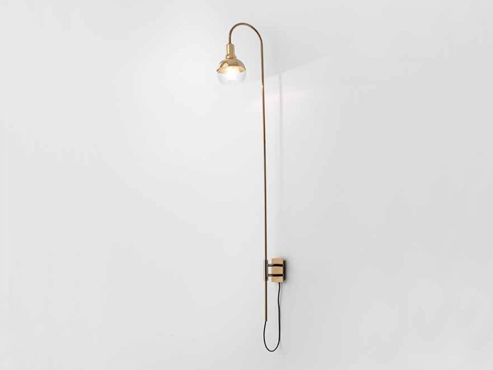 Бра Helmet Curve латунь - прозрачное стекло Aromas del Campo