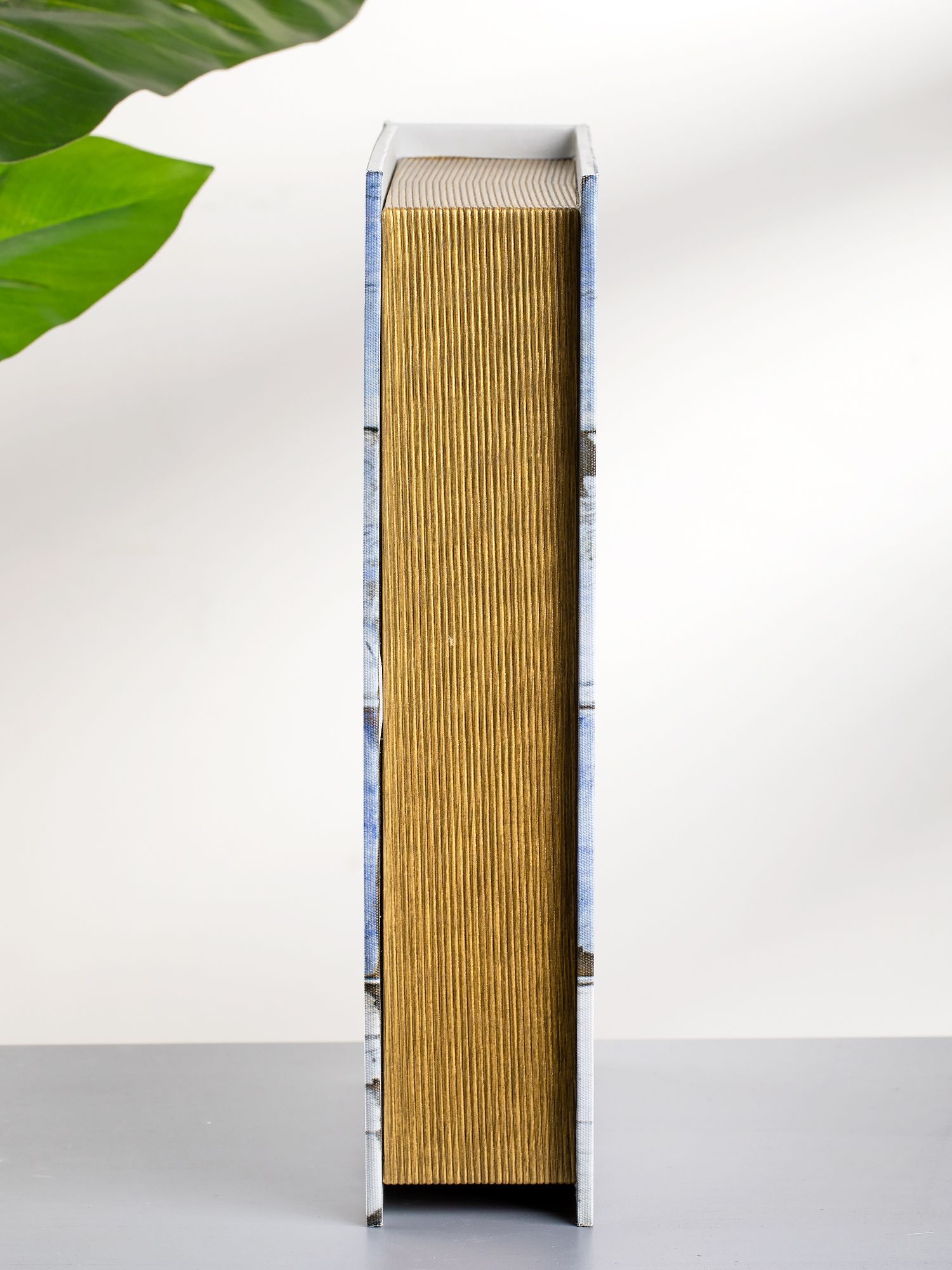 Шкатулка в виде книги Glasar 29-512/2