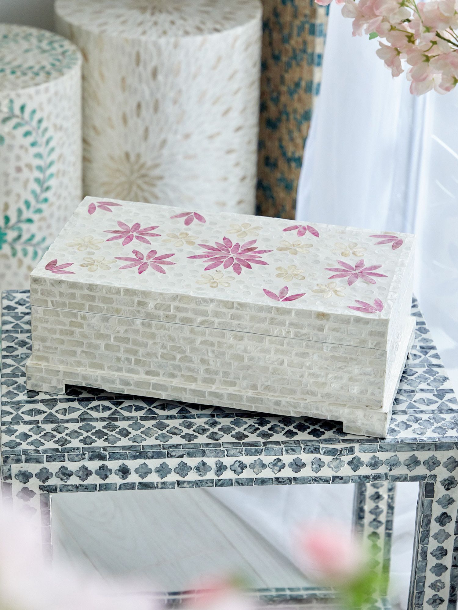 Шкатулка с отделкой раковинами устриц Glasar 67-003-W/1