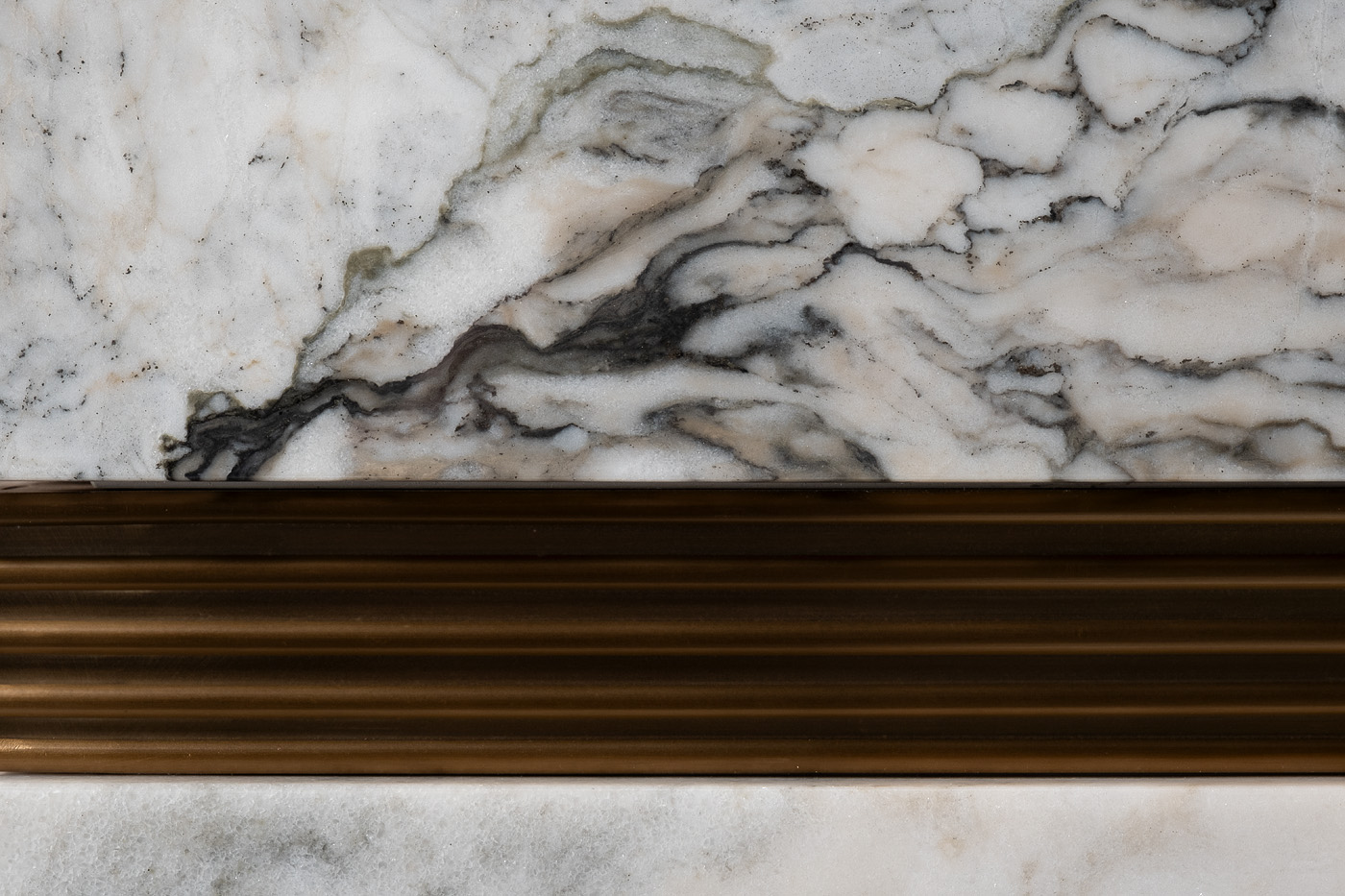 Тумба под телевизор светлый шпон/мраморная столешница Garda Decor 58DB-23185